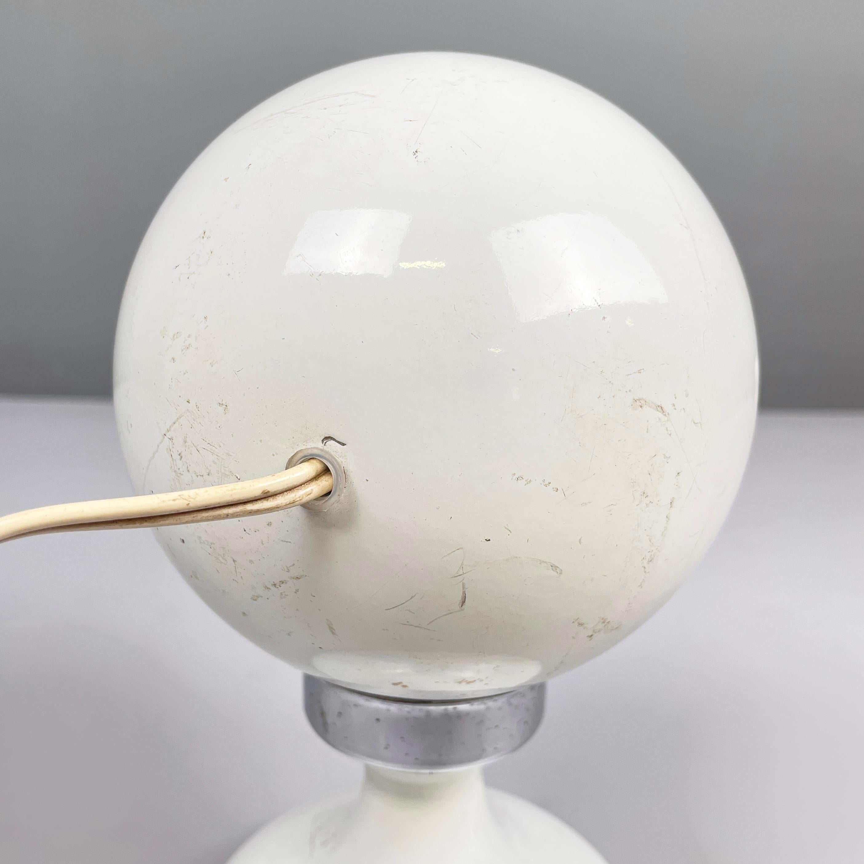 Lampe de table ajustable en métal blanc du milieu du siècle dernier italien par Reggiani, 1960s en vente 3