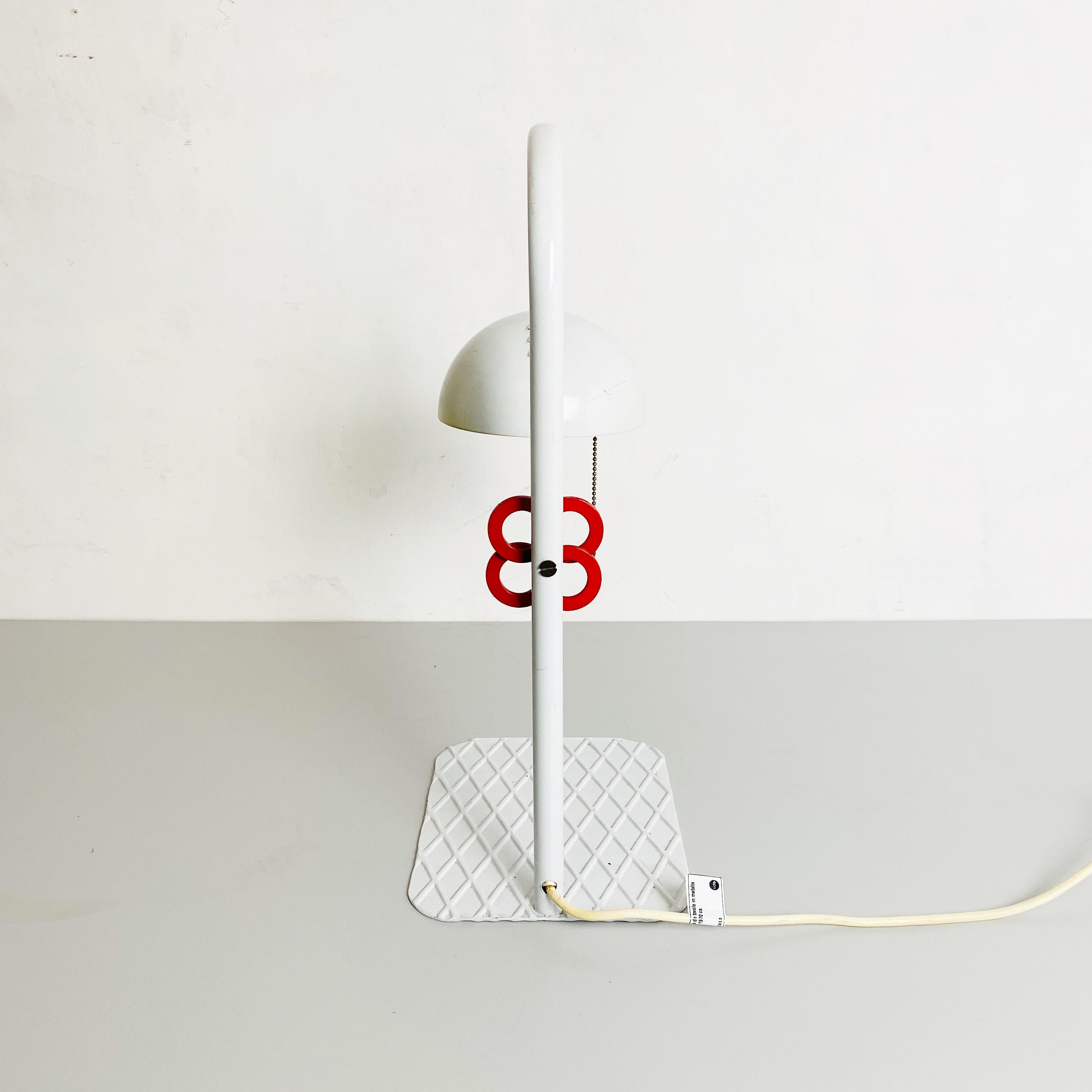 Italian Mid-Century Modern White Metal Table Lamp by L'isola Che Non C'è, 1980s For Sale 5