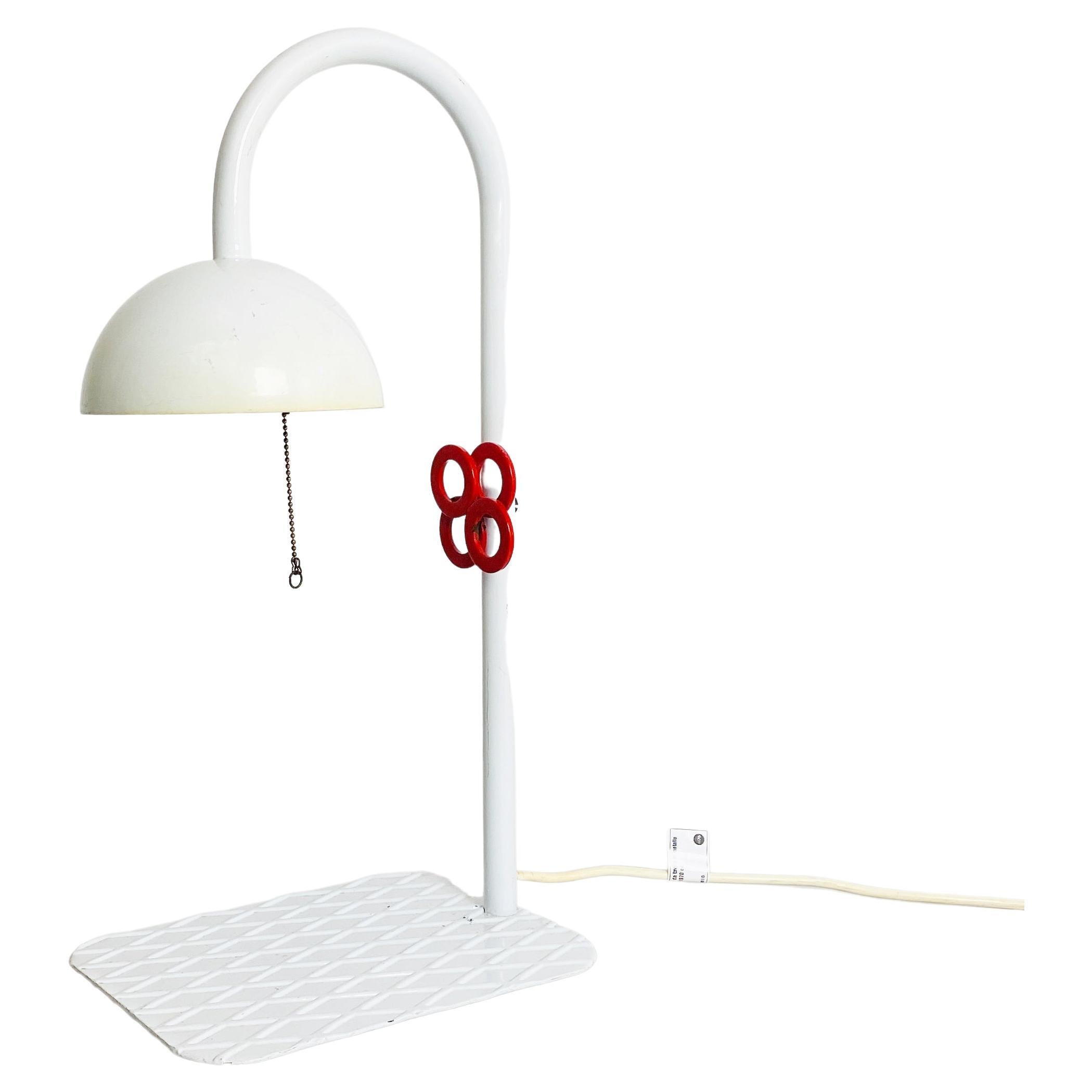 Italian Mid-Century Modern White Metal Table Lamp by L'isola Che Non C'è, 1980s For Sale