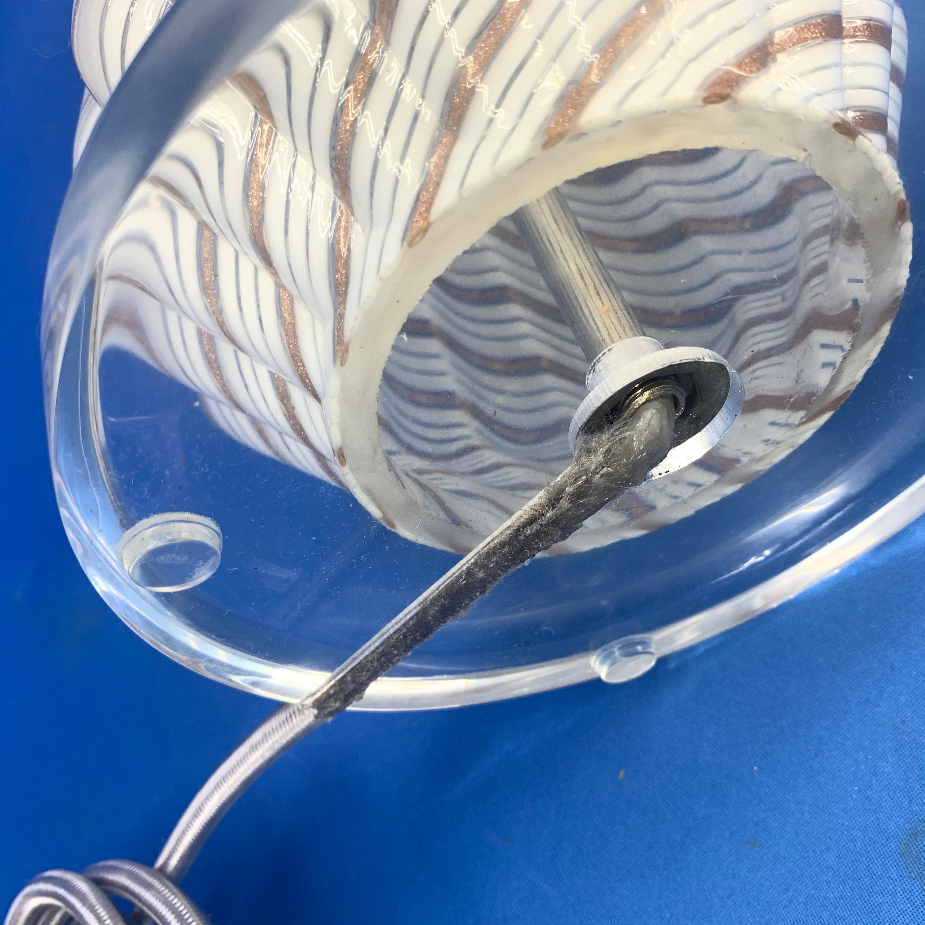 Lampada da tavolo italiana in vetro artistico di Murano bianco della metà del secolo scorso in vendita 5