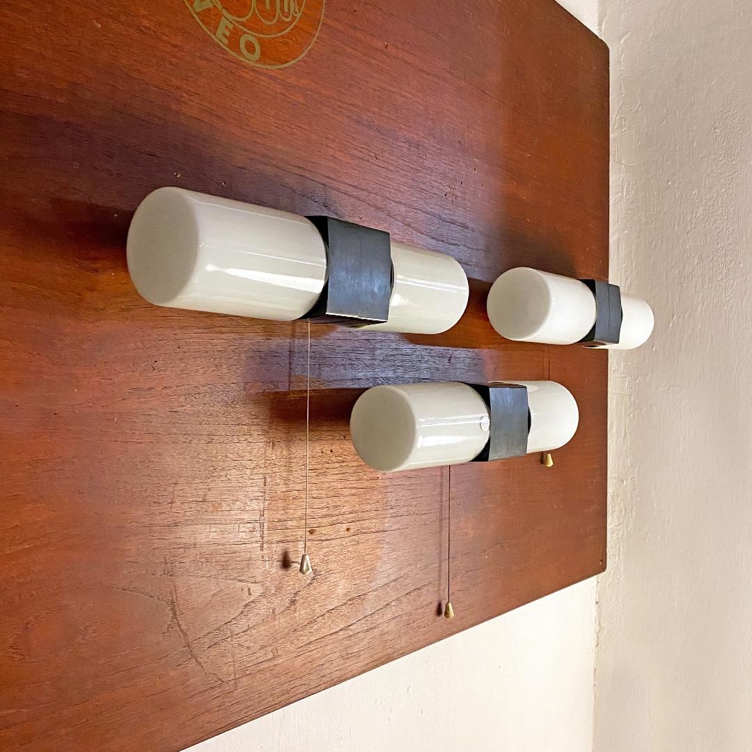 Italian Mid-Century Modern White Opaline Glass Wall Lamps, 1960s In Good Condition For Sale In MIlano, IT