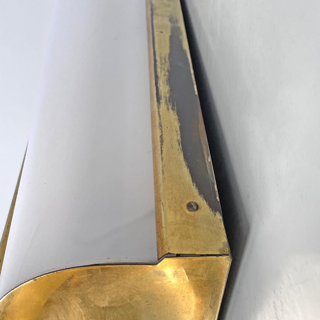 Applique italienne mid-century modern en plexiglas blanc et métal doré, années 1950. en vente 7