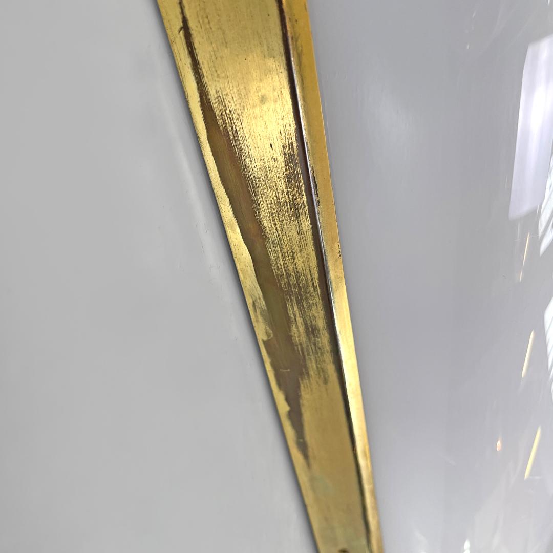 Italienisches modernes Plexiglas aus der Mitte des Jahrhunderts mit goldenen Metallapplikationen, 1950er Jahre im Angebot 10