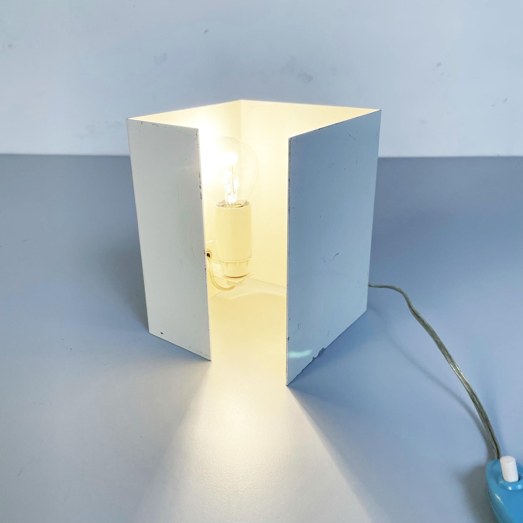 Italian Mid-Century Modern white sheet metal table lamp, 1970s
Table lamp composed of a sheet metal painted in white.
1970s
Good conditions.
Measurements in cm 11.5 × 11.5 x 15 H
Available in different colors.