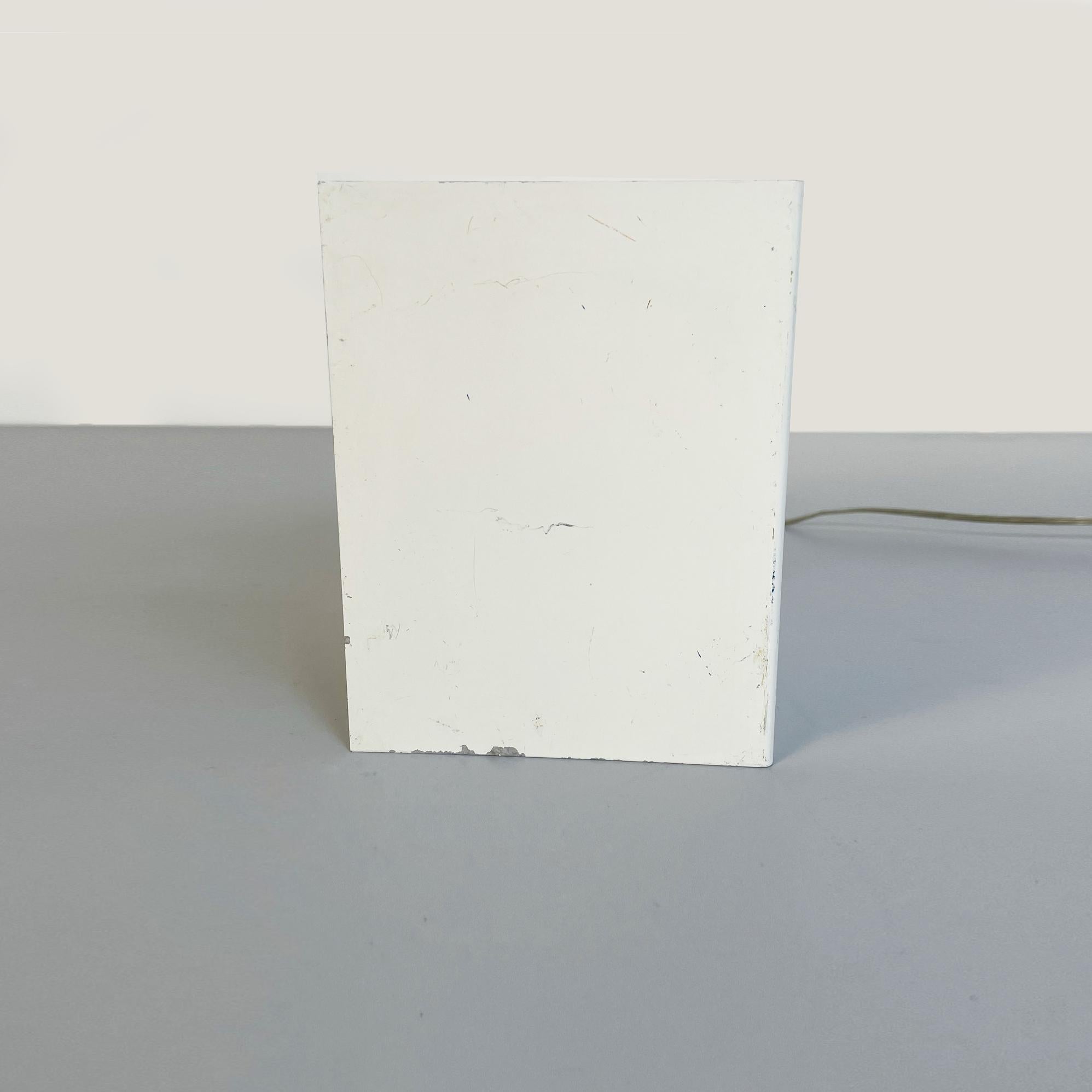 Late 20th Century Italian Mid-Century Modern White Sheet Metal Table Lamp, 1970s