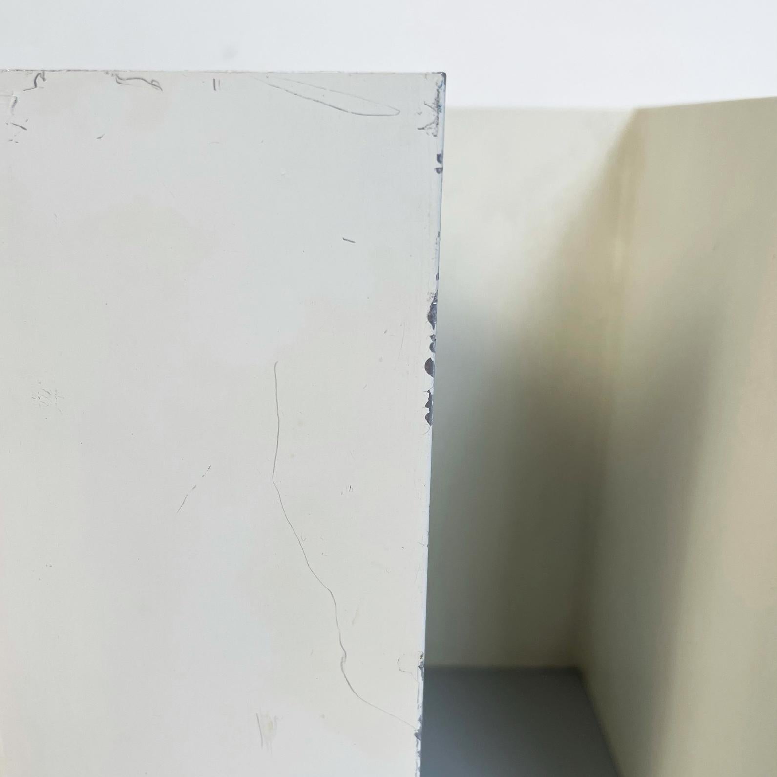 Italian Mid-Century Modern White Sheet Metal Table Lamp, 1970s 3