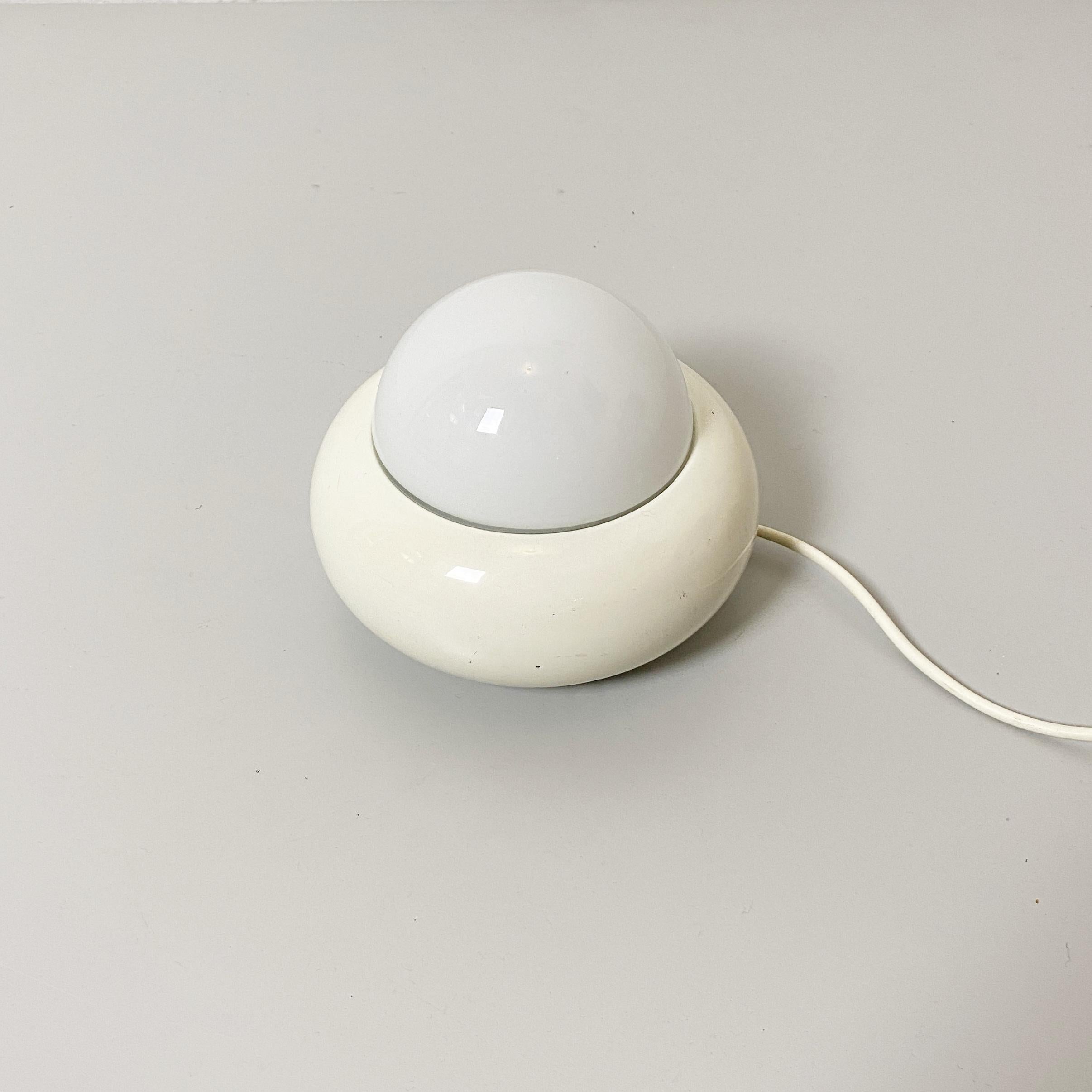 Italian Mid-Century Modern White Table Lamp by Luci, 1970s In Good Condition In MIlano, IT