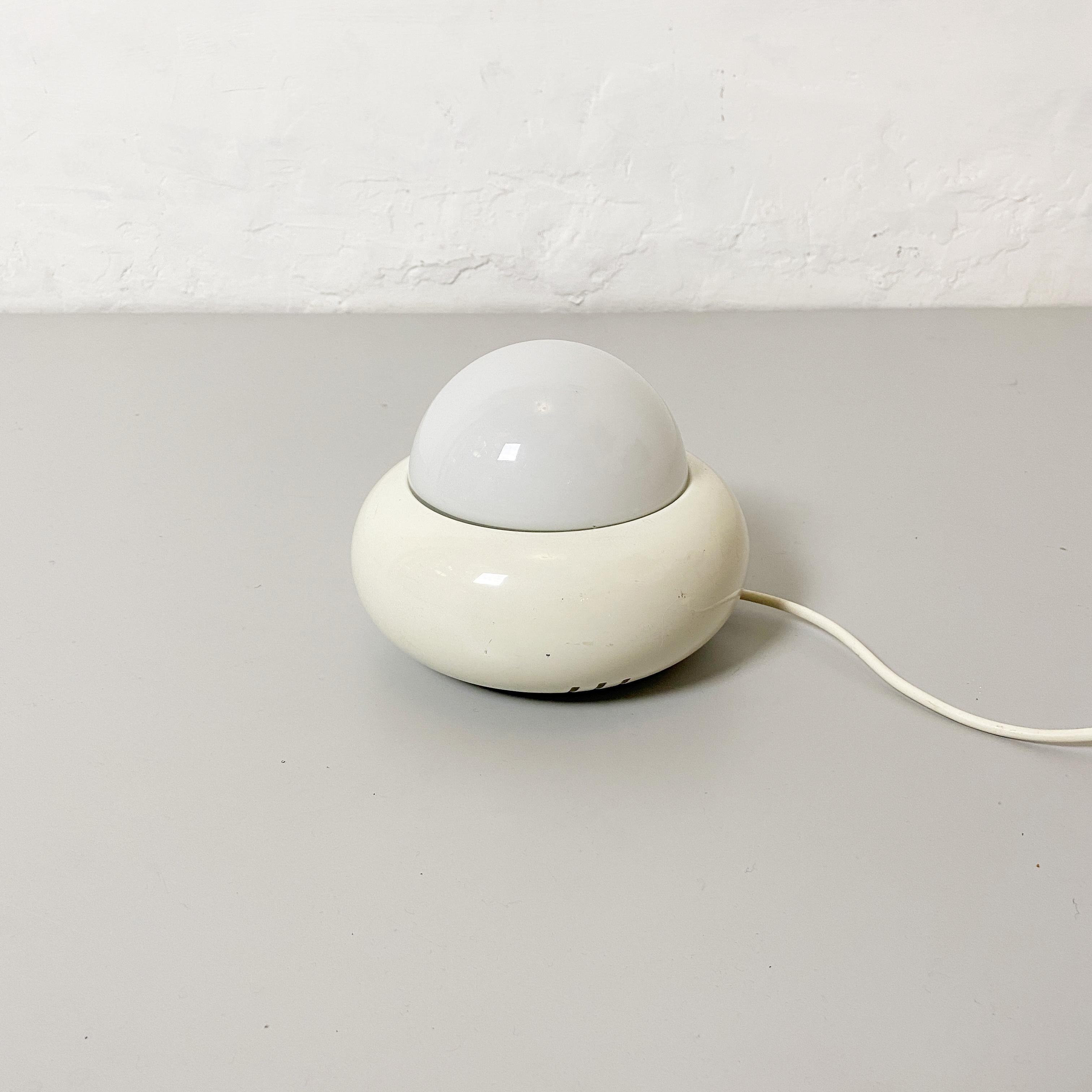 Late 20th Century Italian Mid-Century Modern White Table Lamp by Luci, 1970s