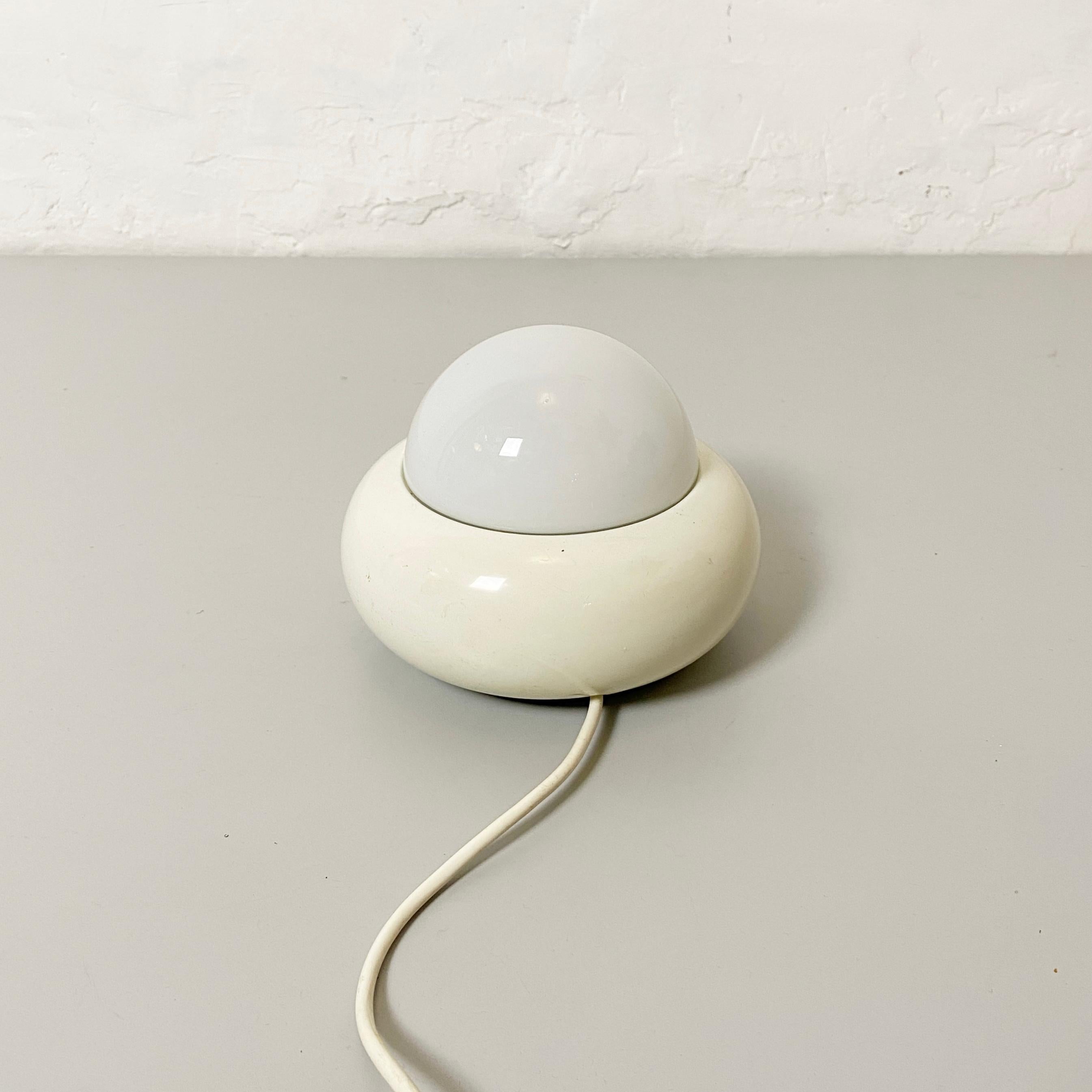Metal Italian Mid-Century Modern White Table Lamp by Luci, 1970s