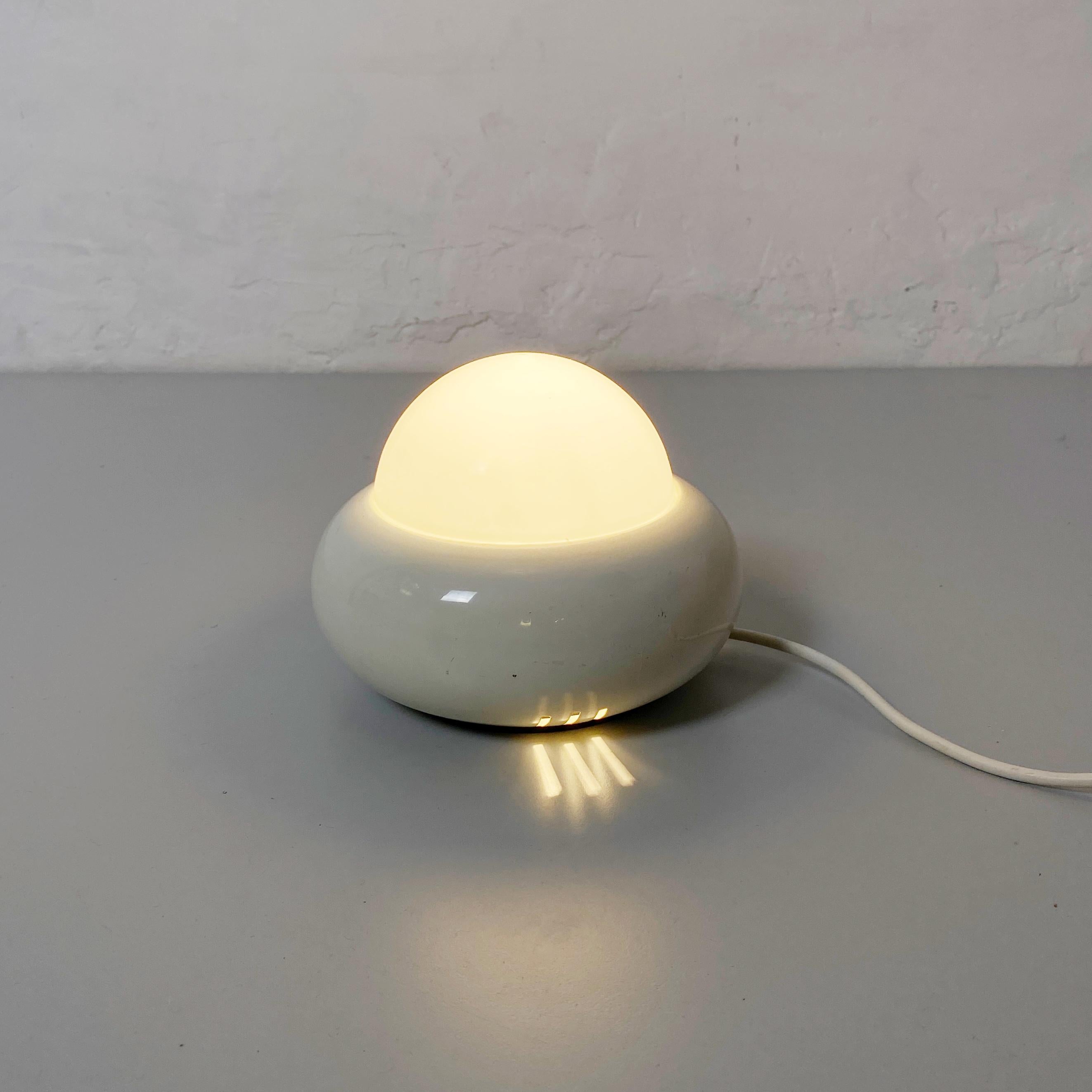 Italian Mid-Century Modern White Table Lamp by Luci, 1970s 2