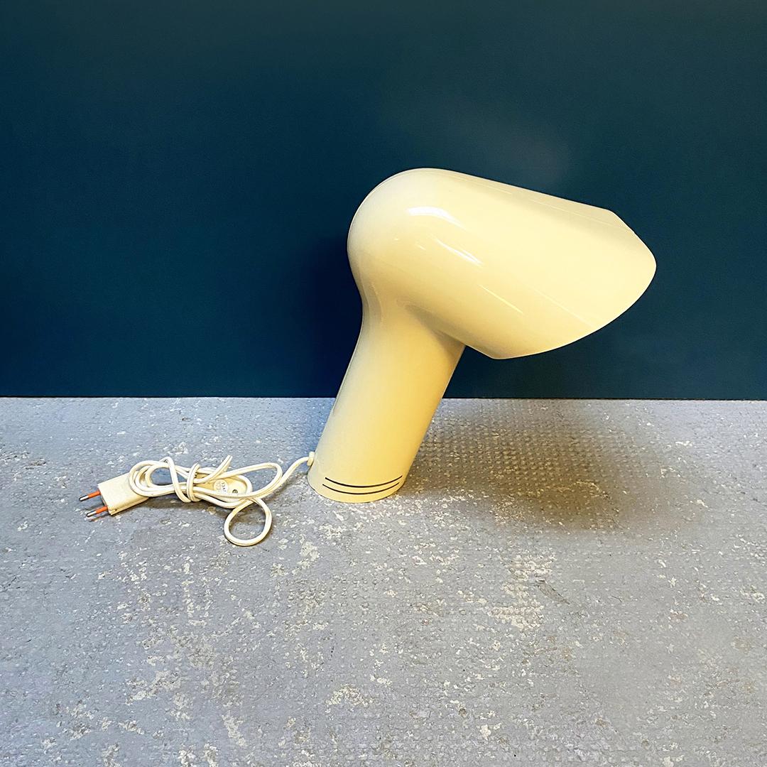 Italian Mid-Century Modern white table lamp Sorella by Harvey Guzzini, 1970s
Sorella table lamp, entirely made of plastic and inside the base there is a weight to keep the lamp steady.
Made by Harvey Guzzini, with brand on the underside of the
