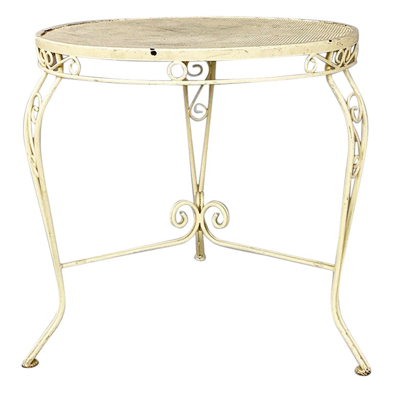 Italian mid-century modern white wrought iron round garden table, 1960s For Sale