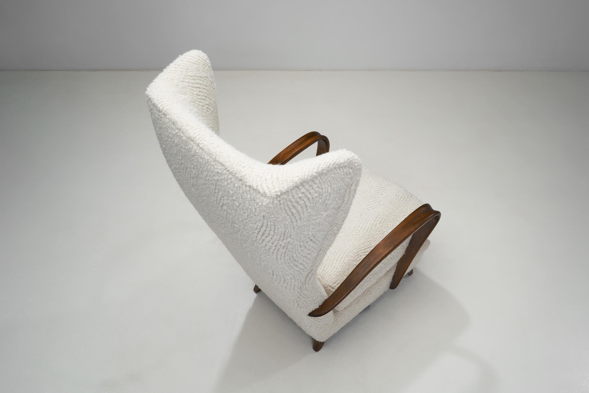 Italienische Mid-Century Modern Wingback Chairs aus Bouclé, Italien 1950er Jahre im Angebot 1