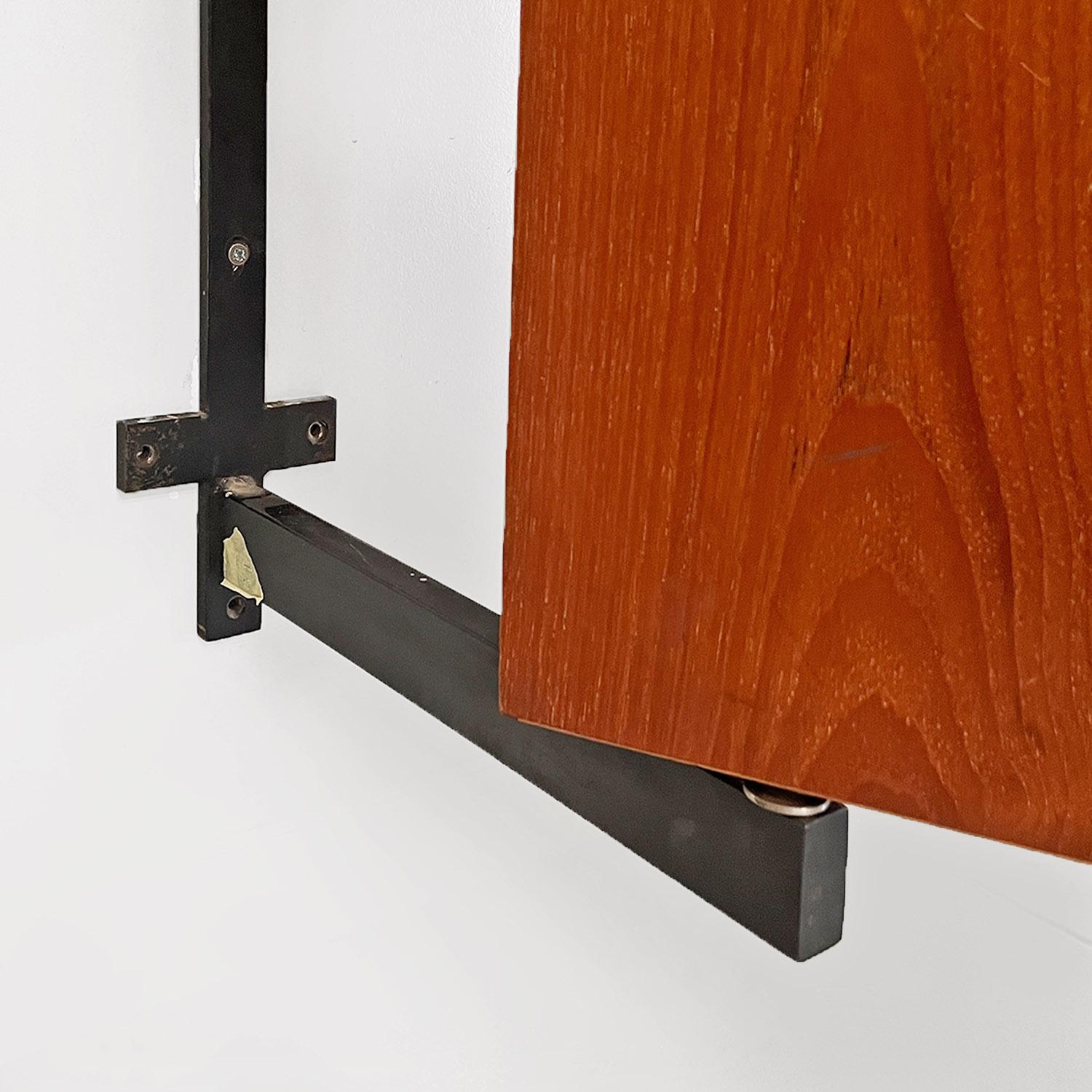 Armadio a muro in legno e metallo nero della metà del secolo scorso con ganci, anni '60 in vendita 8