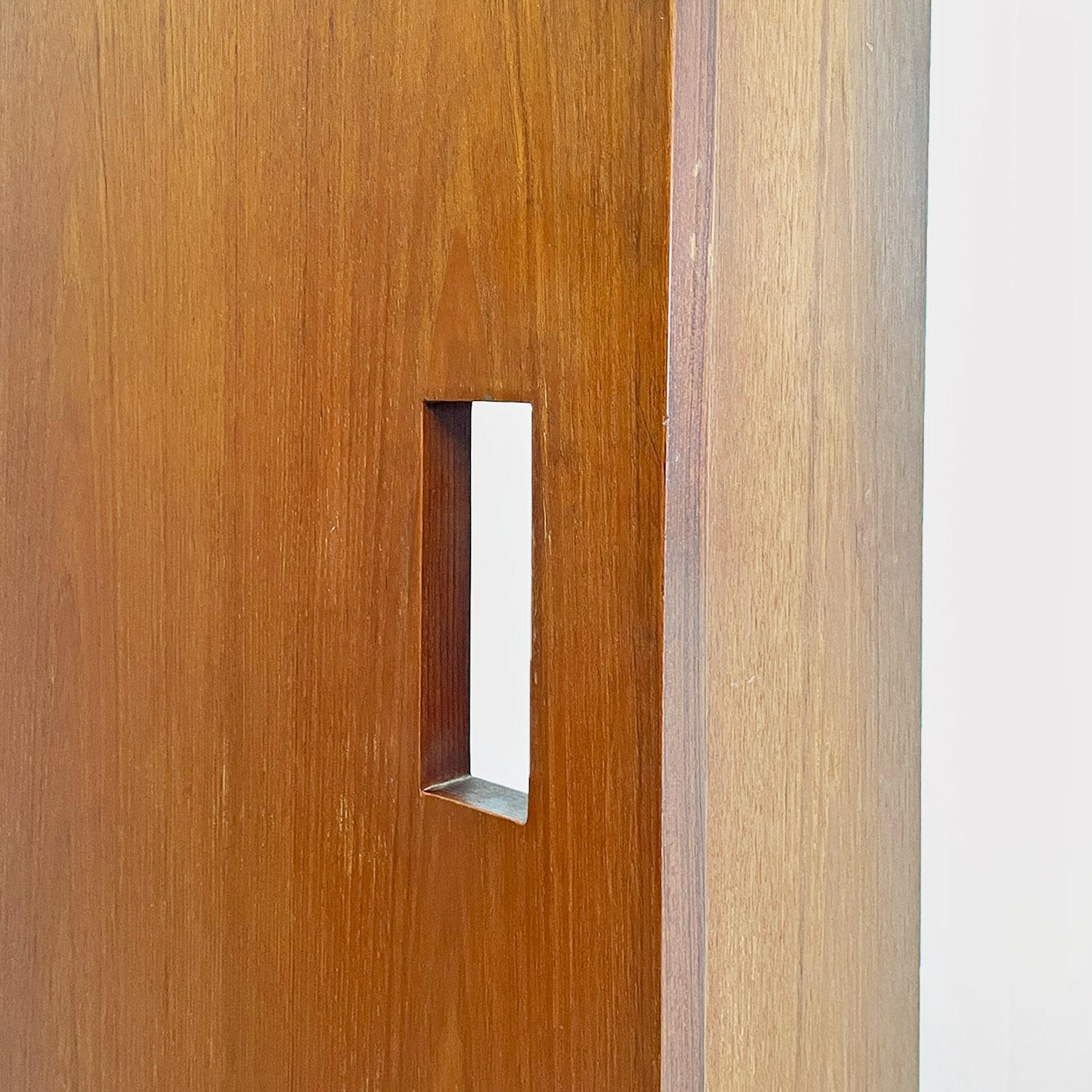 Armadio a muro in legno e metallo nero della metà del secolo scorso con ganci, anni '60 in vendita 9