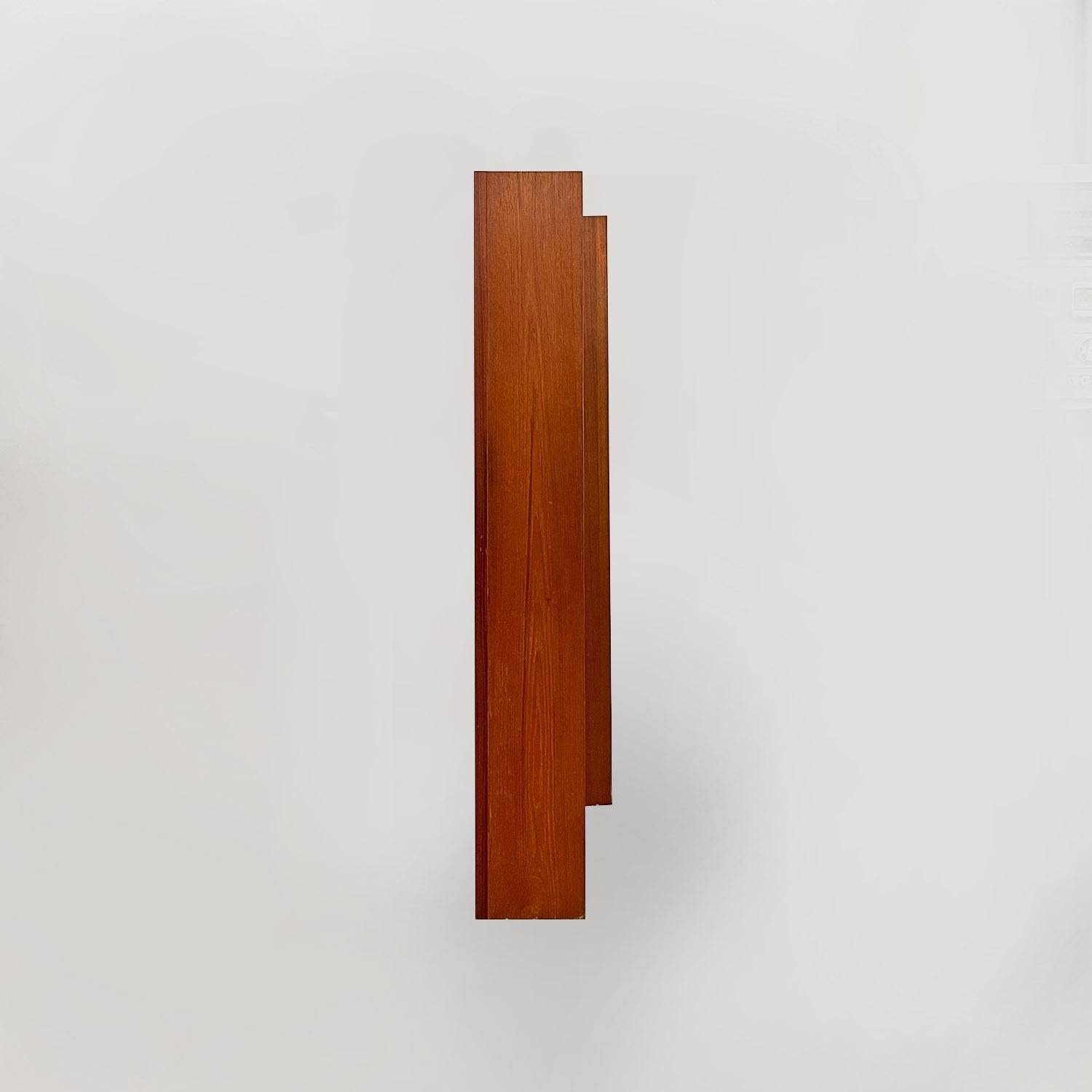 Mid-Century moderno Armadio a muro in legno e metallo nero della metà del secolo scorso con ganci, anni '60 in vendita