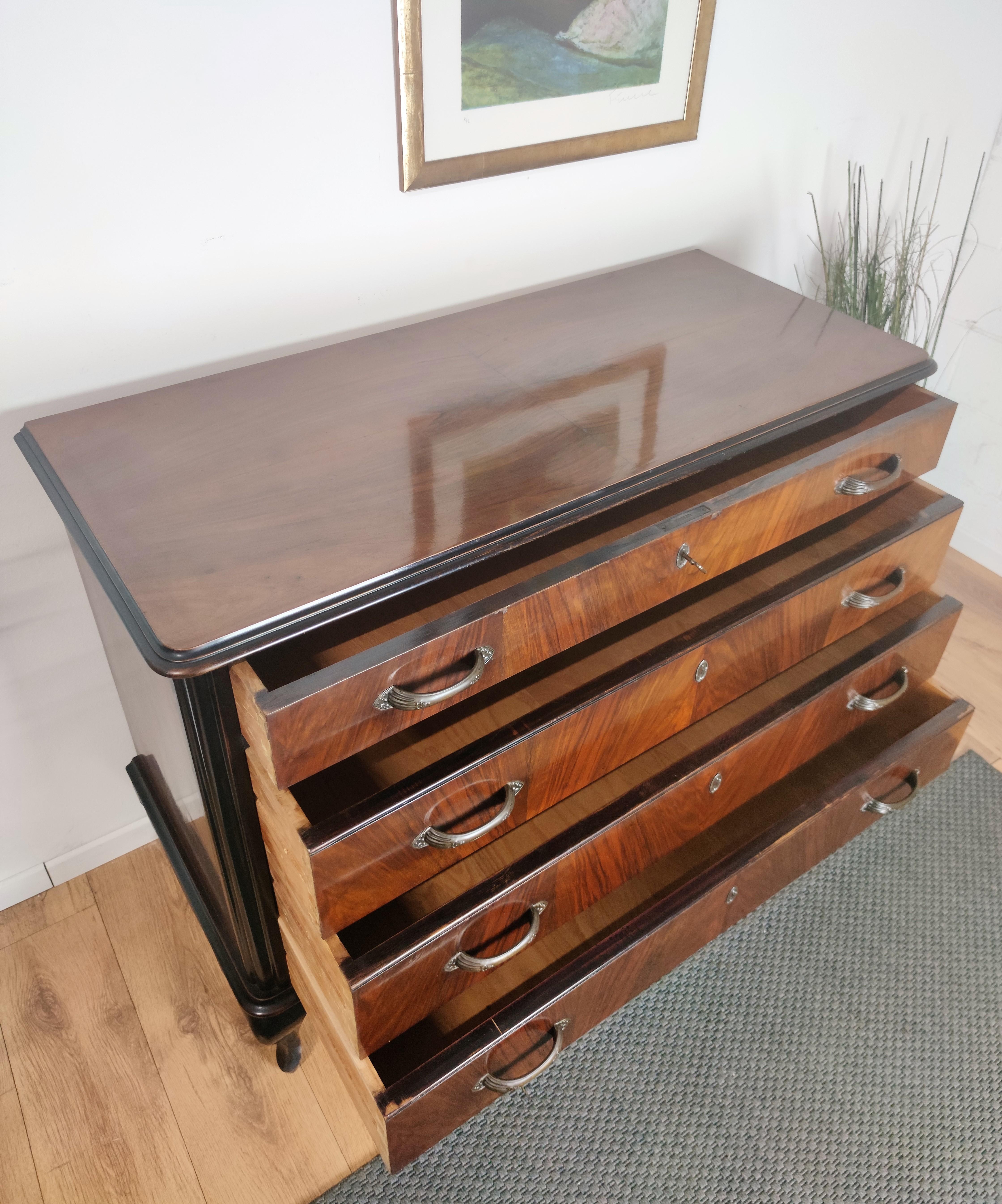 Italian Mid-Century Modern Wood and Brass Commode Dresser Chest of 4 Drawers For Sale 3