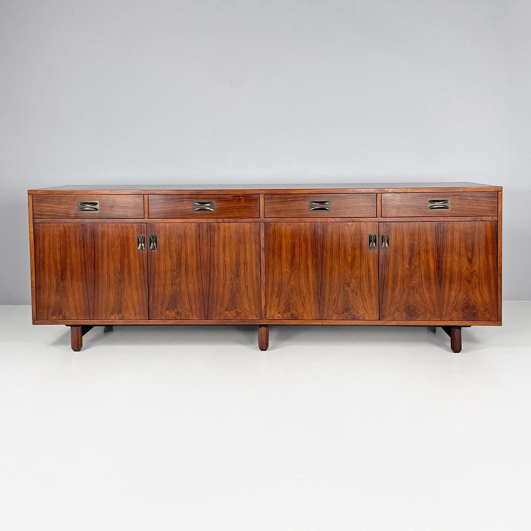 Italian mid-century modern wood and brass handles sideboard by Stildomus, 1960s
Sideboard with rectangular wooden top. On the front it has four drawers, the two on the sides have the internal base covered in dark green velvet paper. Under the