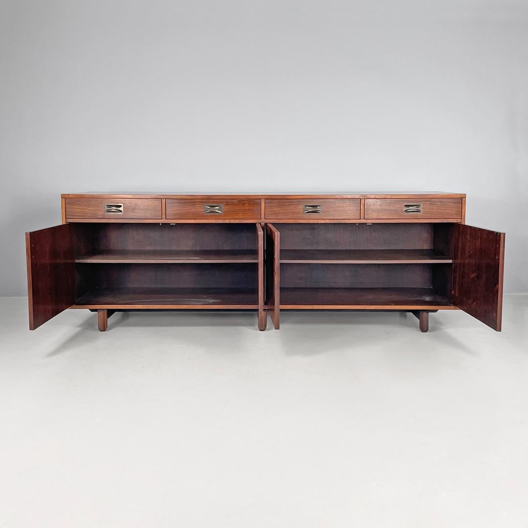 Italian mid-century modern wood and brass handles sideboard by Stildomus, 1960s In Good Condition For Sale In MIlano, IT