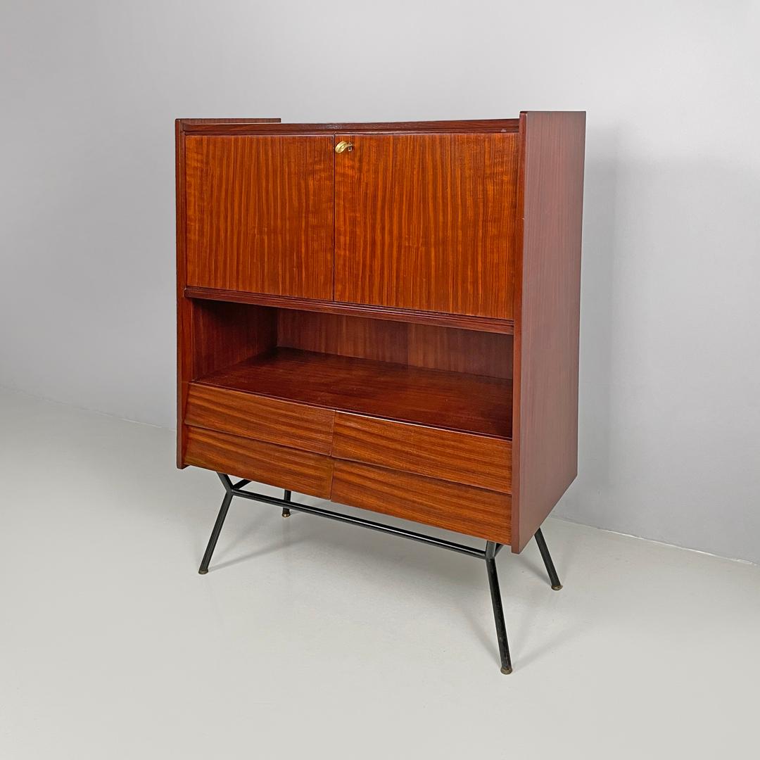 Italian mid-century modern wood and brass highboard with doors and drawers 1960s In Good Condition For Sale In MIlano, IT