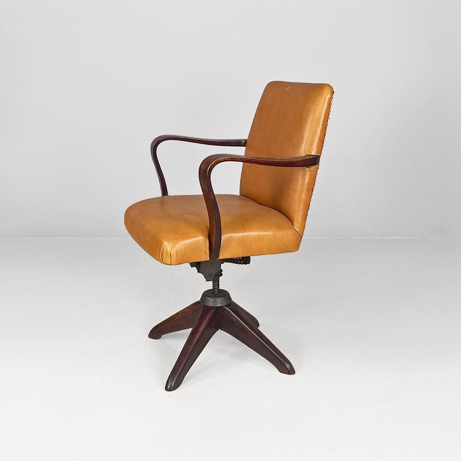 Italian mid-century modern wood and brown leather swivel office armchair, 1960s.
Swivel and height-adjustable office armchair, with wooden structure, with padded seat and backrest covered in brown leather and finished with a row of brass studs on