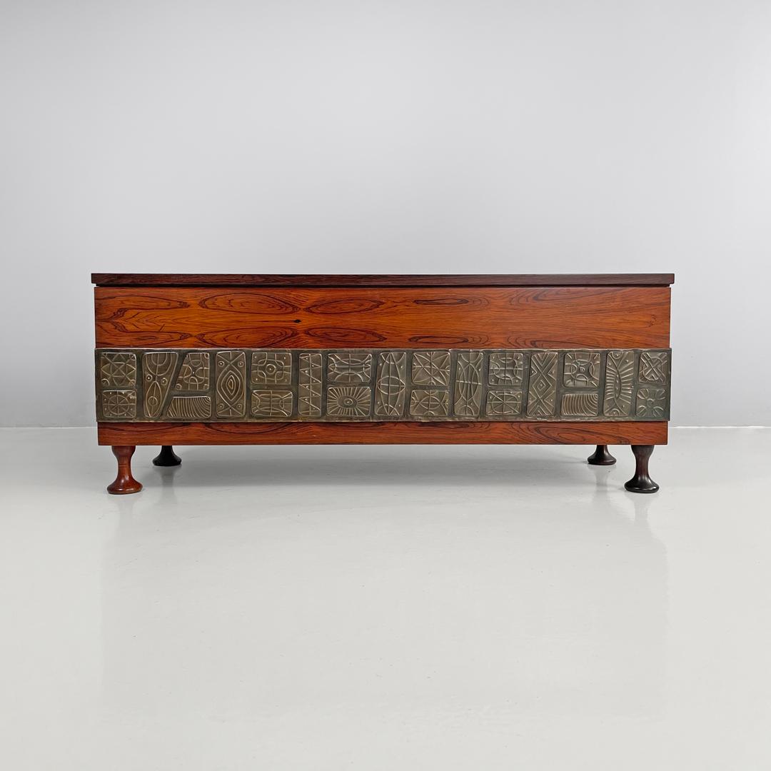 Italian mid-century modern wood and copper chest Santambrogio and De Berti 1960s
Rectangular wooden chest with folding top. In the front part of the structure there is an embossed copper band with geometric decorations that recall primitive art.