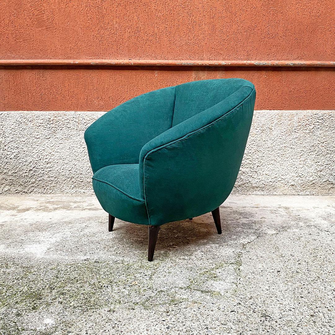 Italian Mid-Century Modern wood and green velvet armchair with armrests, 1950s
Armchair with curved structure with armrests, upholstered in green velvet and with conical wooden legs.
About 1950s
Perfect condition, newly coated.
Measurements in