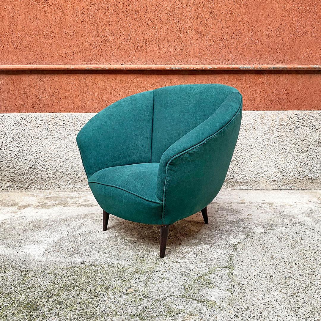 Italian Mid-Century Modern Wood and Green Velvet Armchair with Armrests, 1950s In Good Condition In MIlano, IT