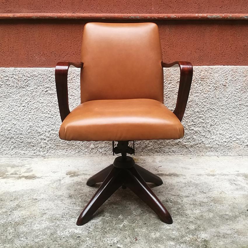 Italian mid-century modern wood and leather swivel office armchair, 1960s
Swivel office armchair, with wood frame, armrests and padding redone again covered in leather.

Restored, perfect condition.