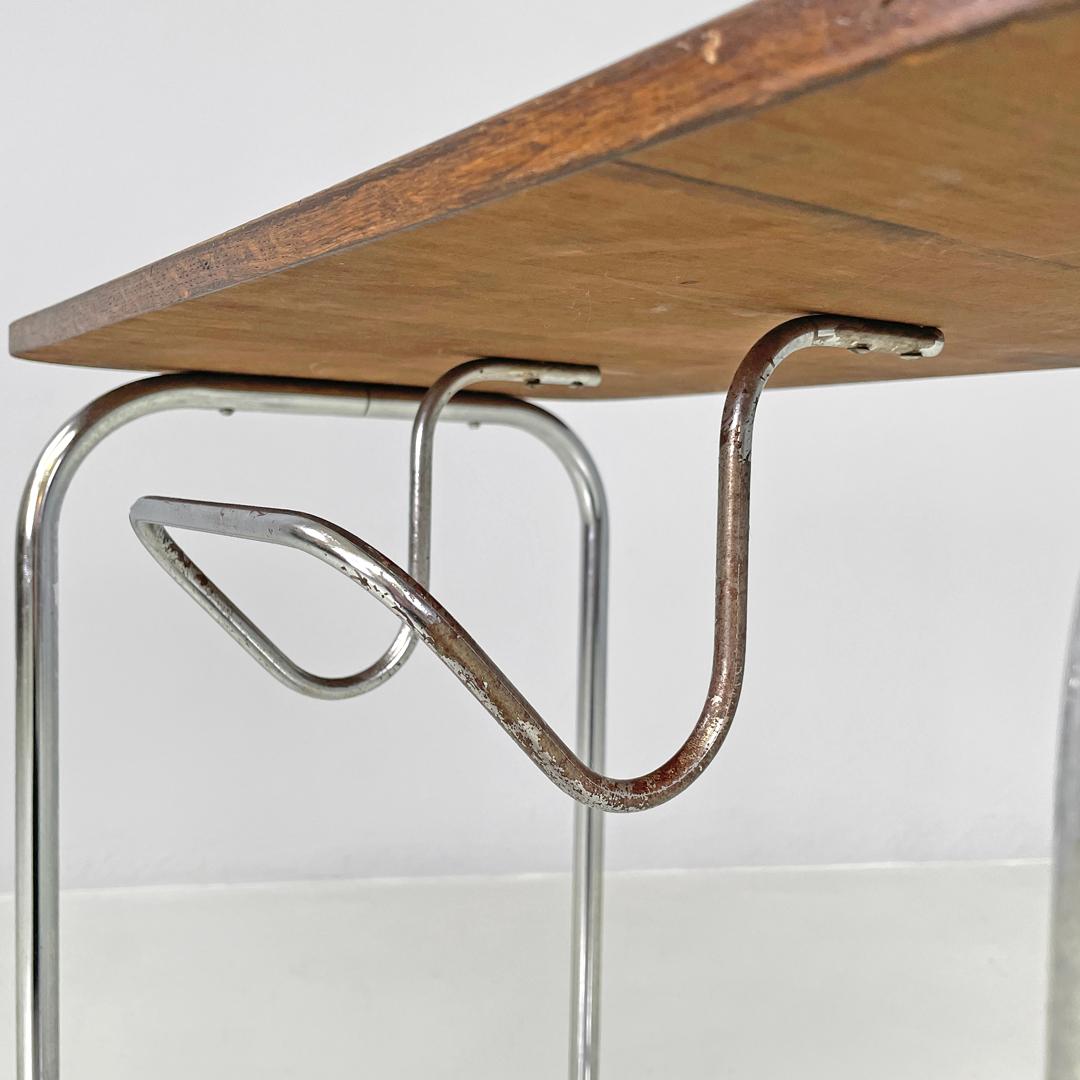 Table basse italienne en bois et métal de style The Moderns avec crochet à journaux années 1950 en vente 8