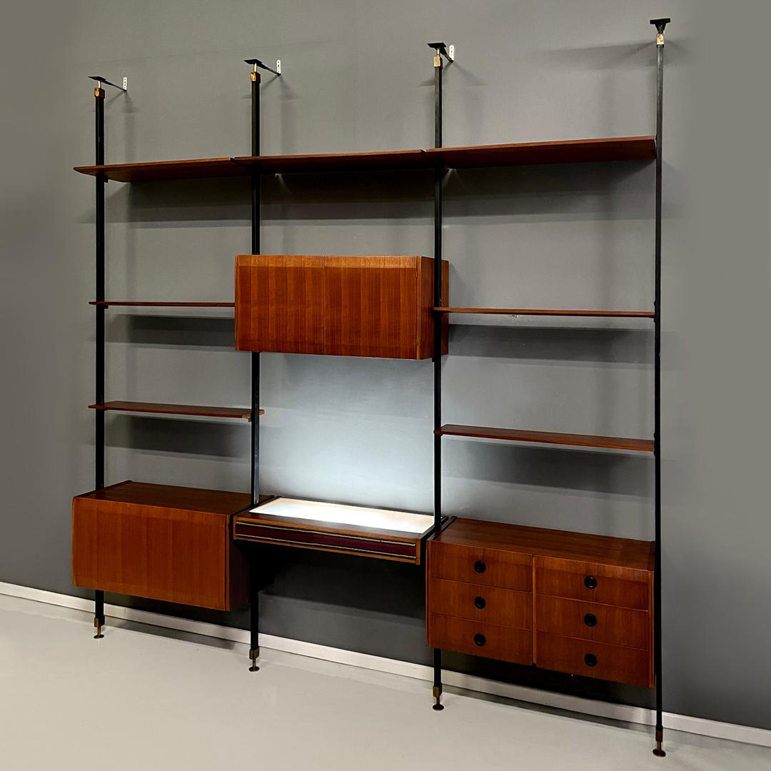 Italian mid-century modern wood and metal floor-to-ceiling bookcase, 1960s In Good Condition In MIlano, IT