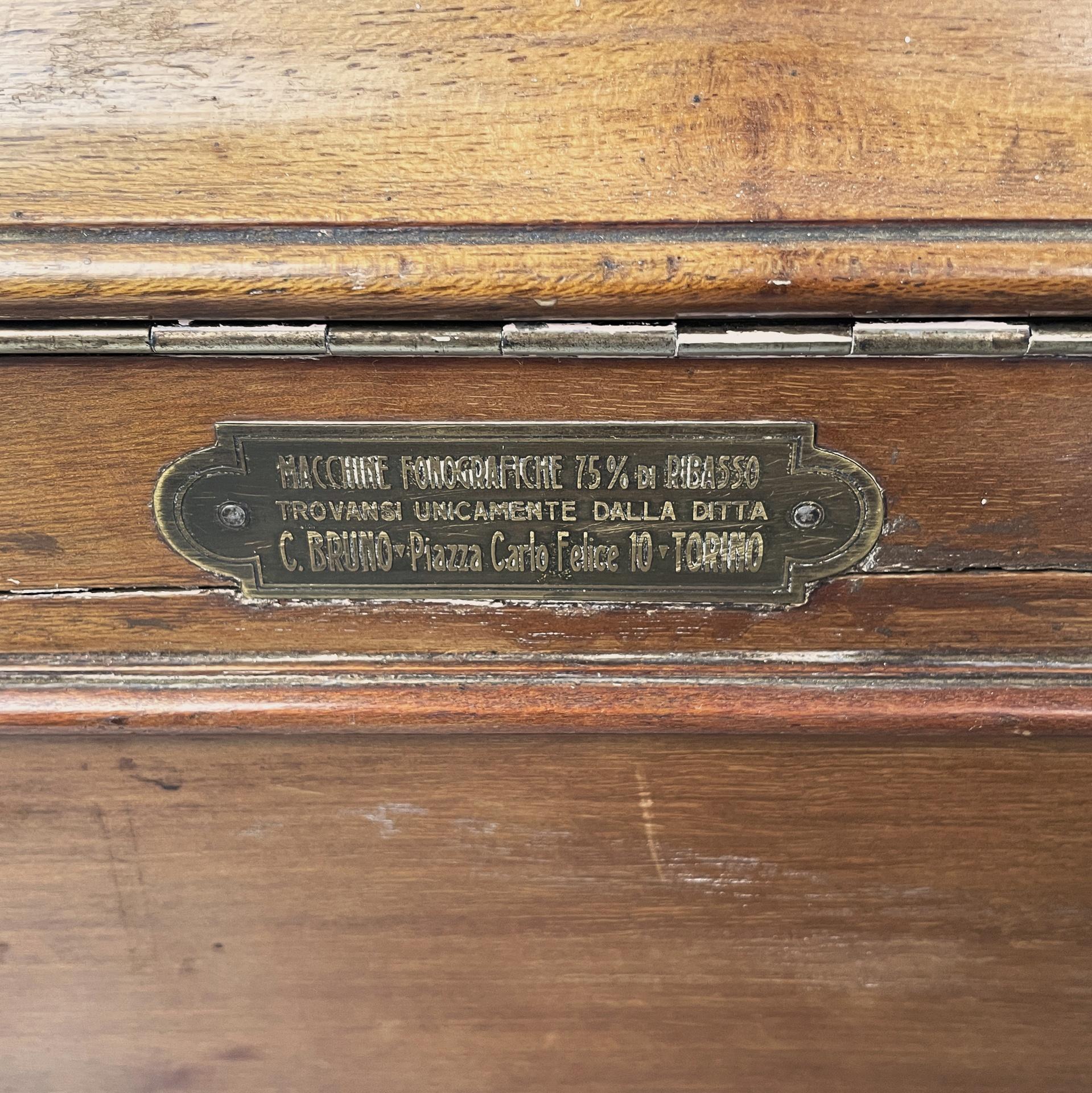 Grammofono italiano in legno e metallo della metà del secolo scorso di C.C., anni '40 in vendita 10