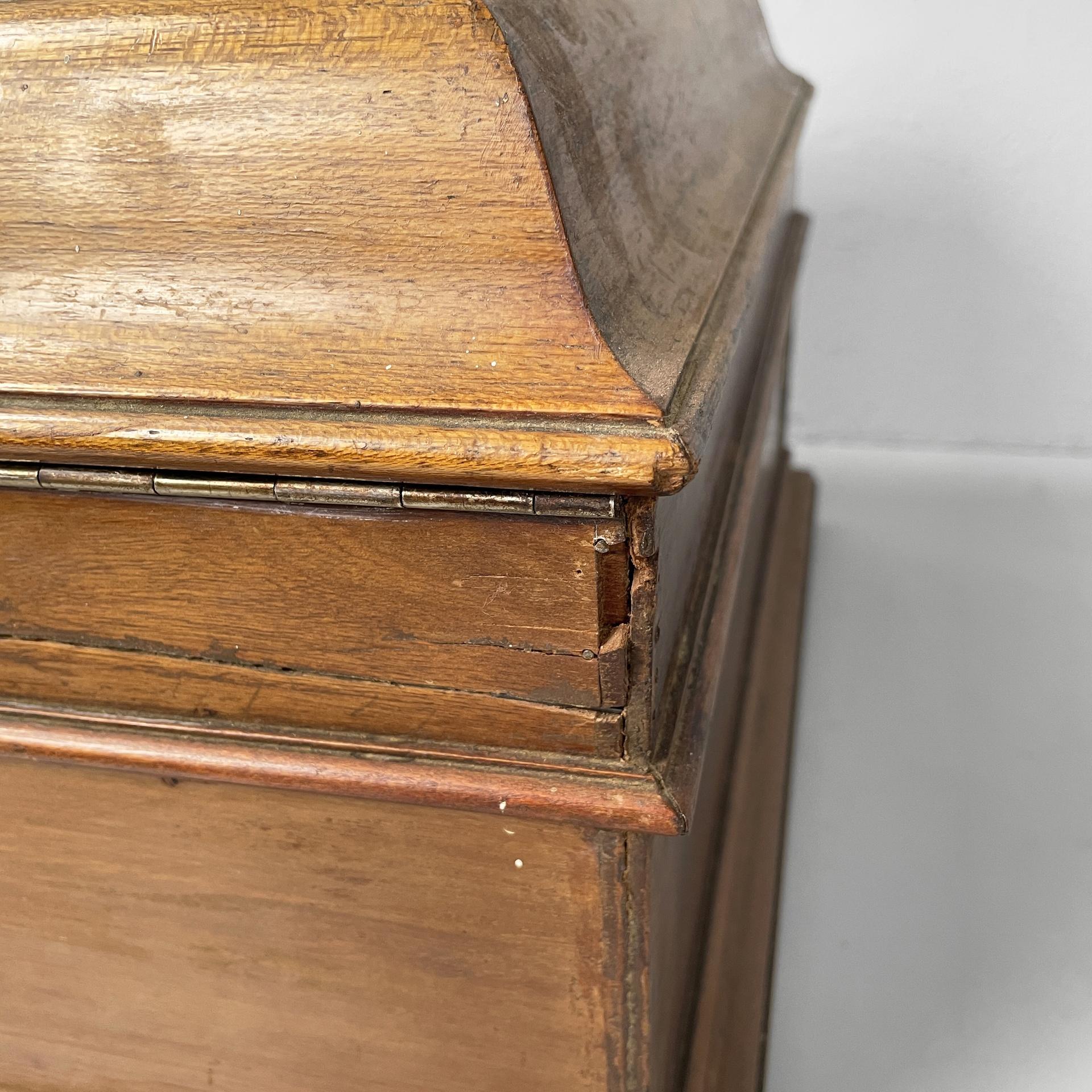 Grammofono italiano in legno e metallo della metà del secolo scorso di C.C., anni '40 in vendita 11