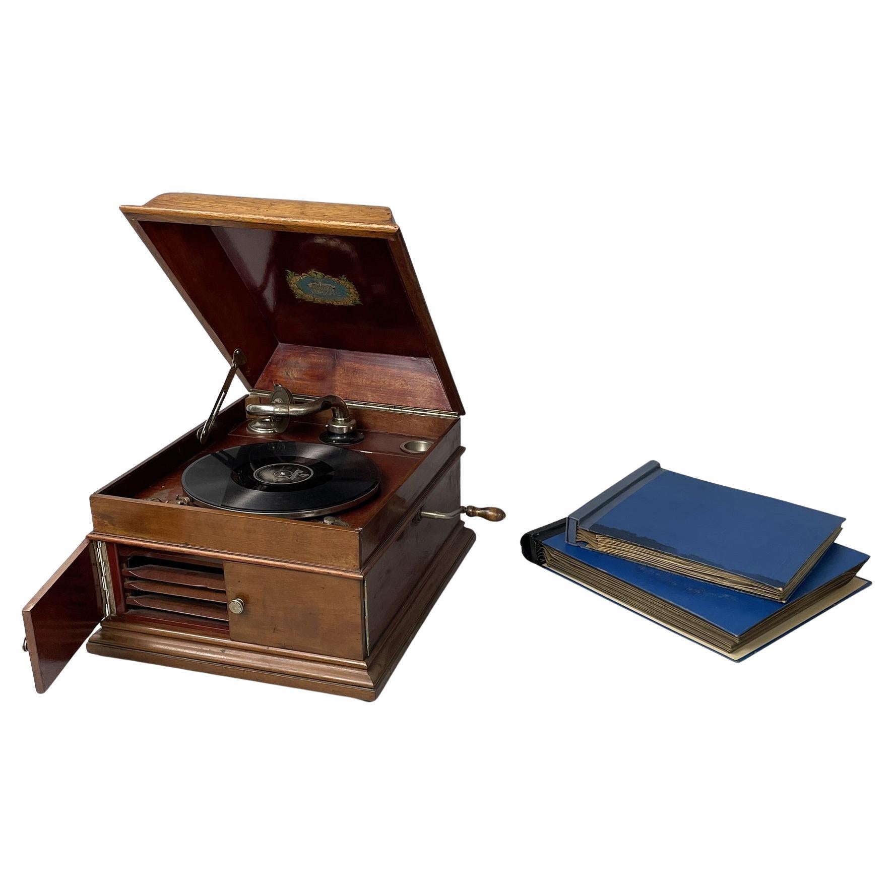 Grammofono italiano in legno e metallo della metà del secolo scorso di C.C., anni '40 in vendita