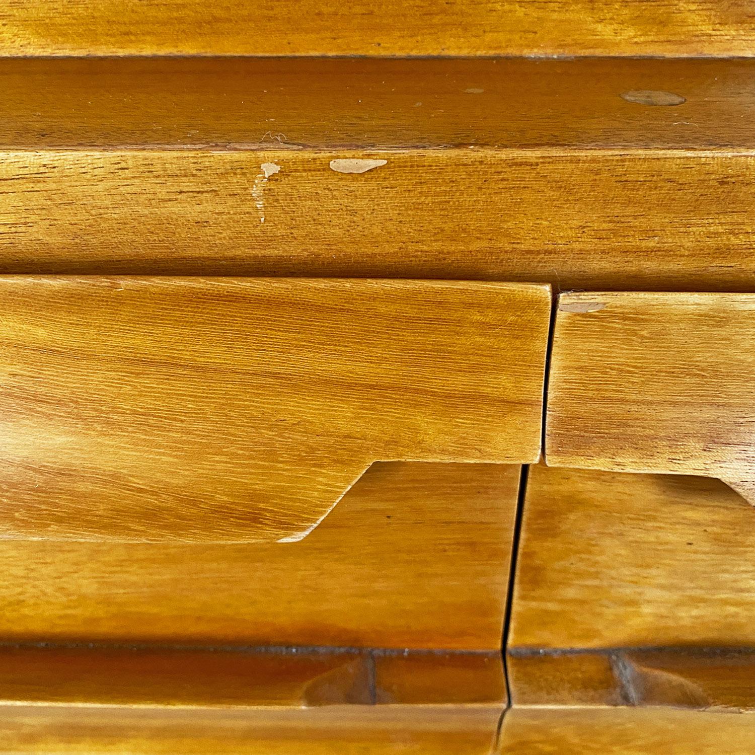 Tablero alto italiano de madera y pergamino de mediados de siglo Palazzi dell'Arte, años 50 en venta 9