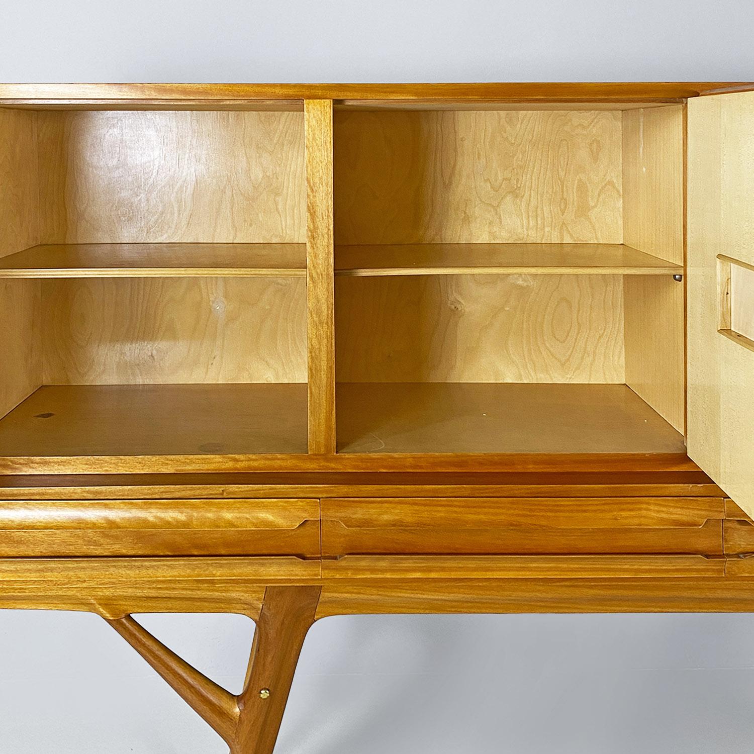 Tablero alto italiano de madera y pergamino de mediados de siglo Palazzi dell'Arte, años 50 Espejo en venta