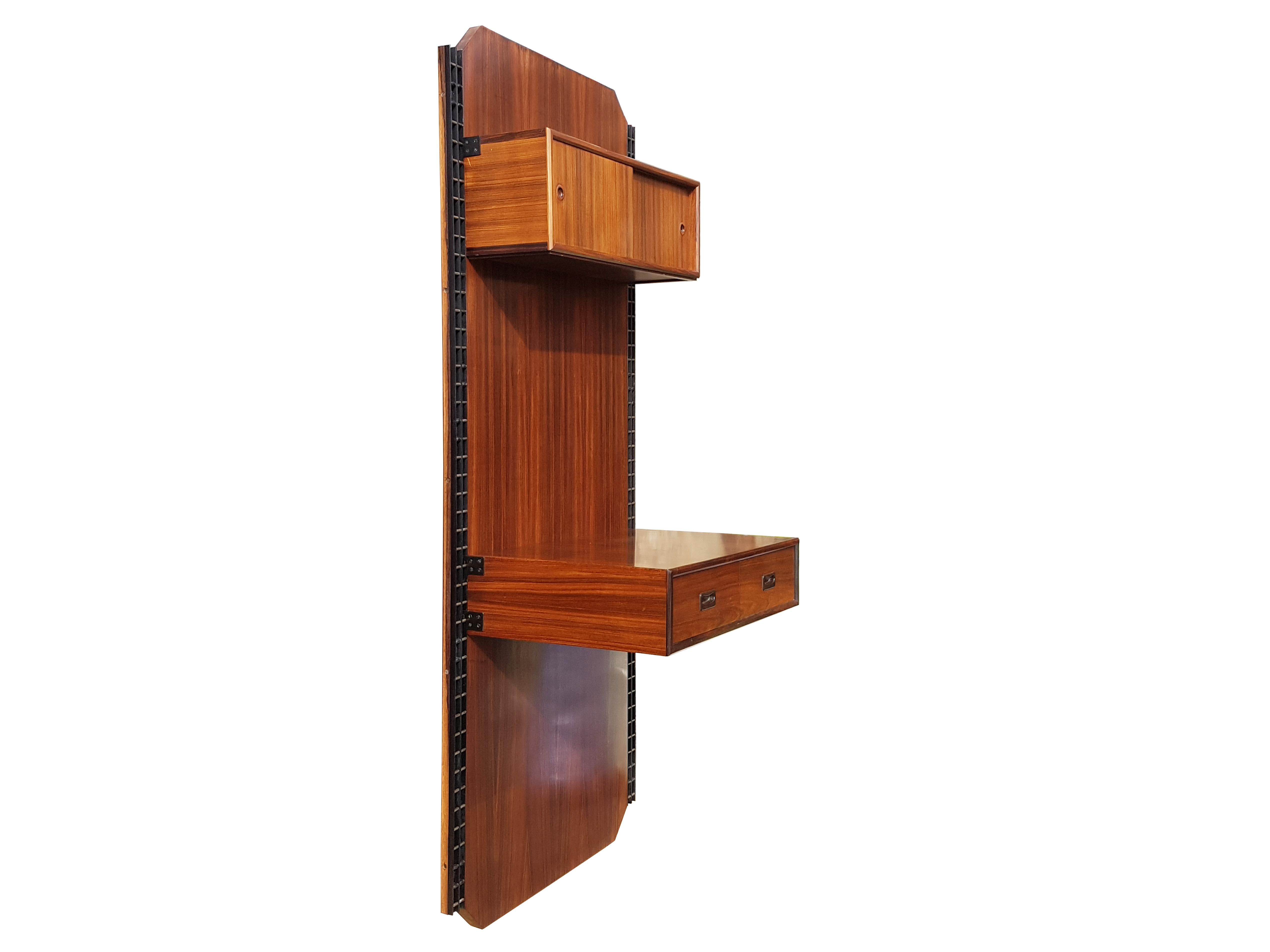 This bookcase was produced in Italy around the 1960s. It consists of a wall panel with 2 adjustable containers and 1 desk

The panel is equipped with side racks that allow the container elements to be hooked to the desired height. All elements are