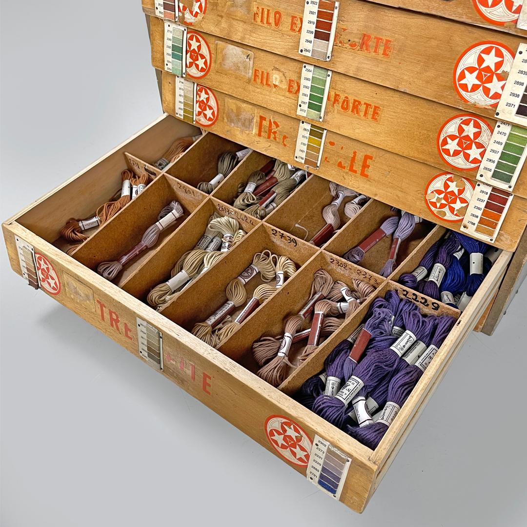 Italienische moderne Holzkommode aus der Mitte des Jahrhunderts von Cucirini Tre Stelle, 1960er Jahre im Angebot 12