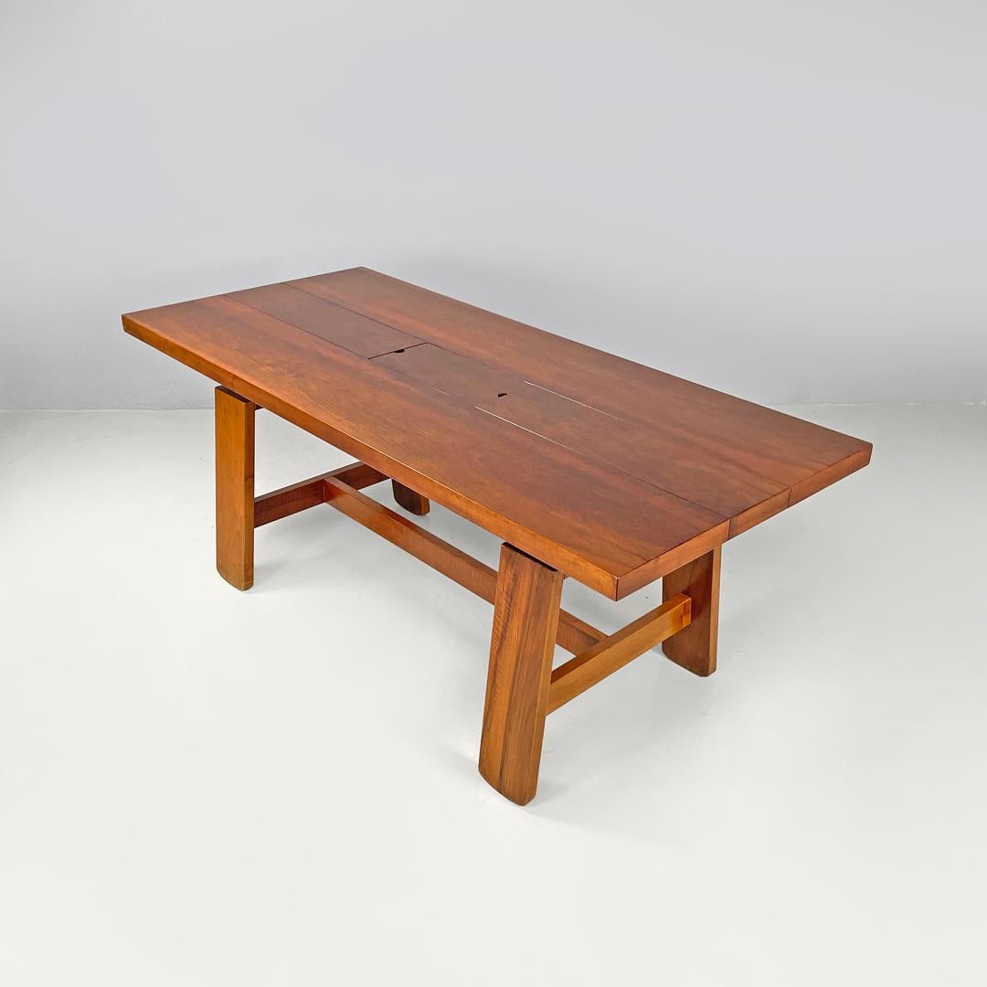 Italian mid-century modern wood dining table 611 by Coppola for Bernini, 1960s In Good Condition In MIlano, IT