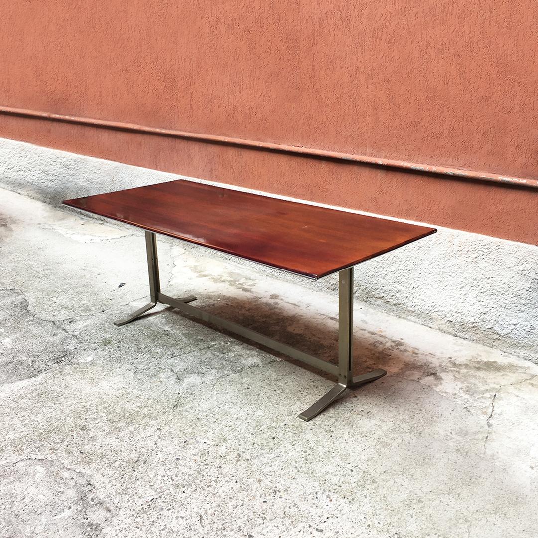 Italian Mid-Century Modern Wood Top and Steel Base Desk Table by Formanova, 1970s In Good Condition For Sale In MIlano, IT