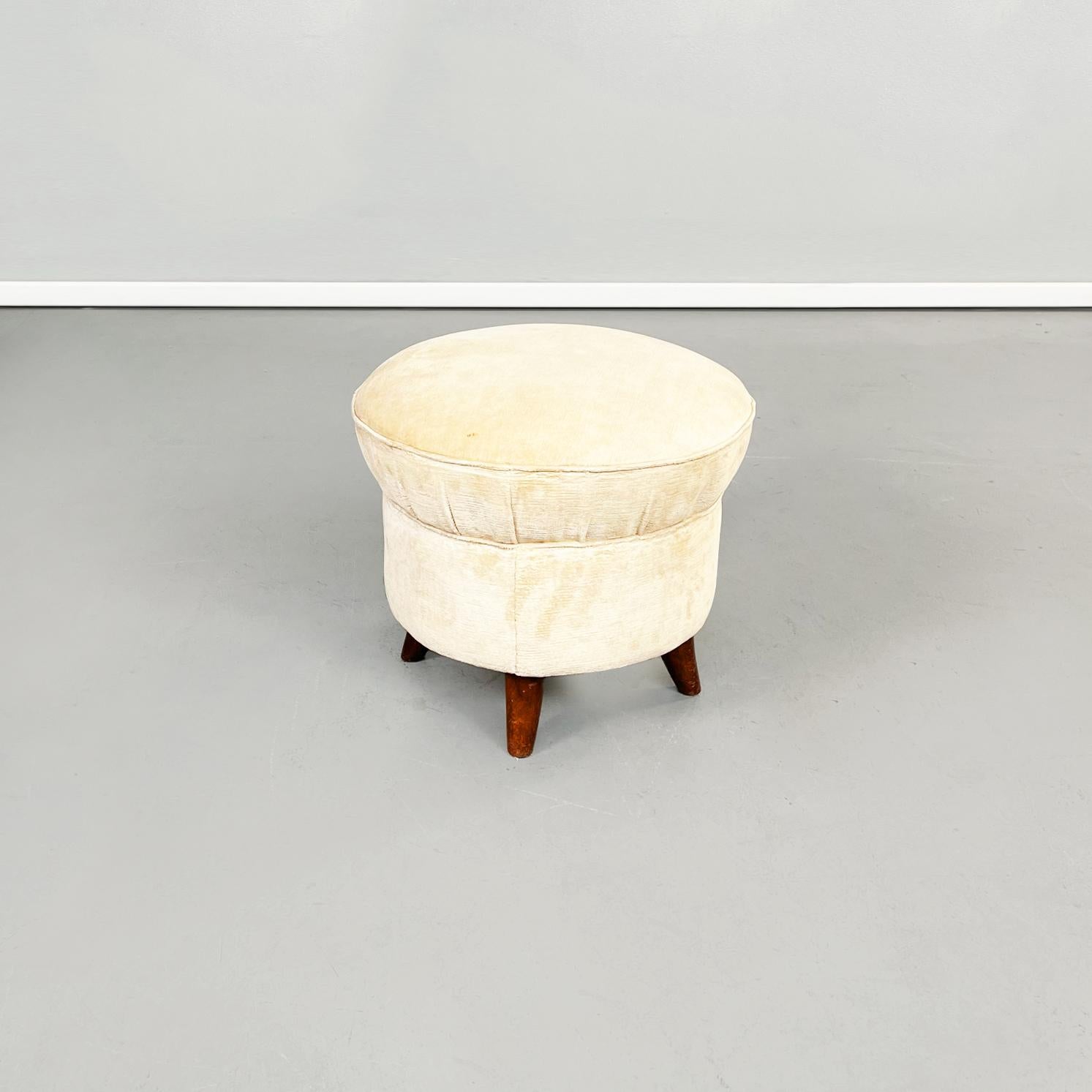 Italian Mid-Century Modern wooden poufs in beige fabric, 1960s.
Set of three poufs in beige fabric and wooden structure. The poufs are cylindrical in shape, with a slight curvature towards the top. The poufs are finished and have conical wooden