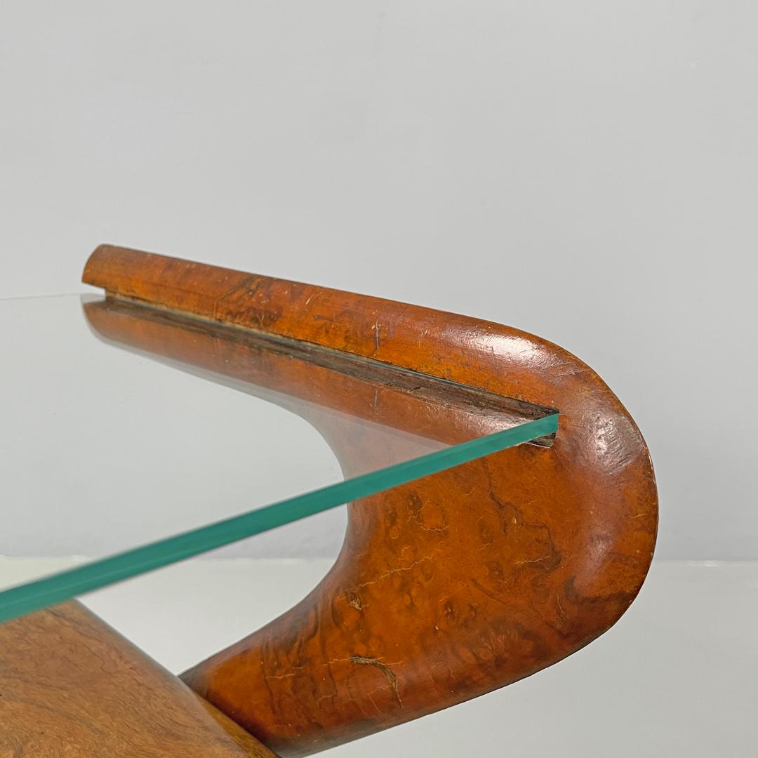 Italian mid-century modern wooden and brass nightstands with glass top, 1950s For Sale 4