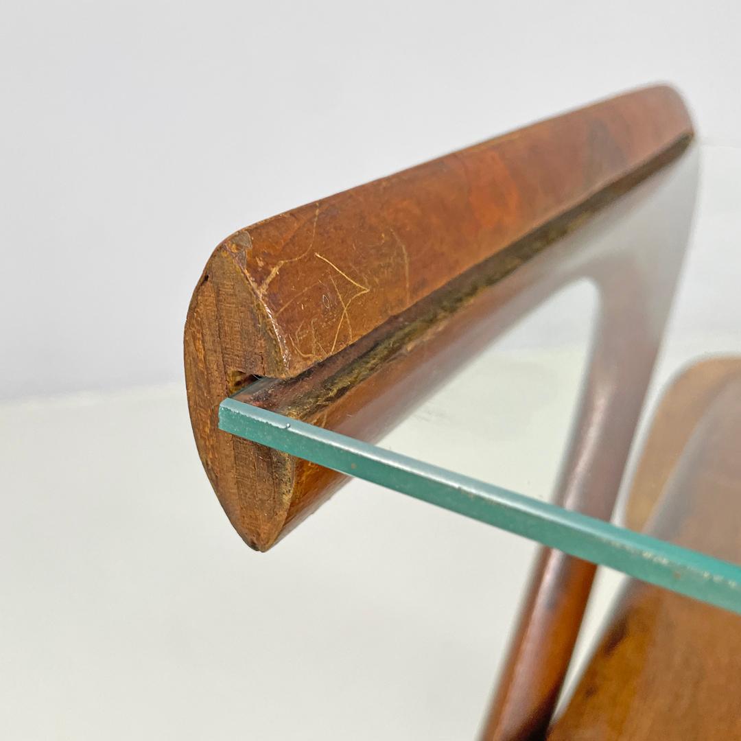 Italian mid-century modern wooden and brass nightstands with glass top, 1950s For Sale 5