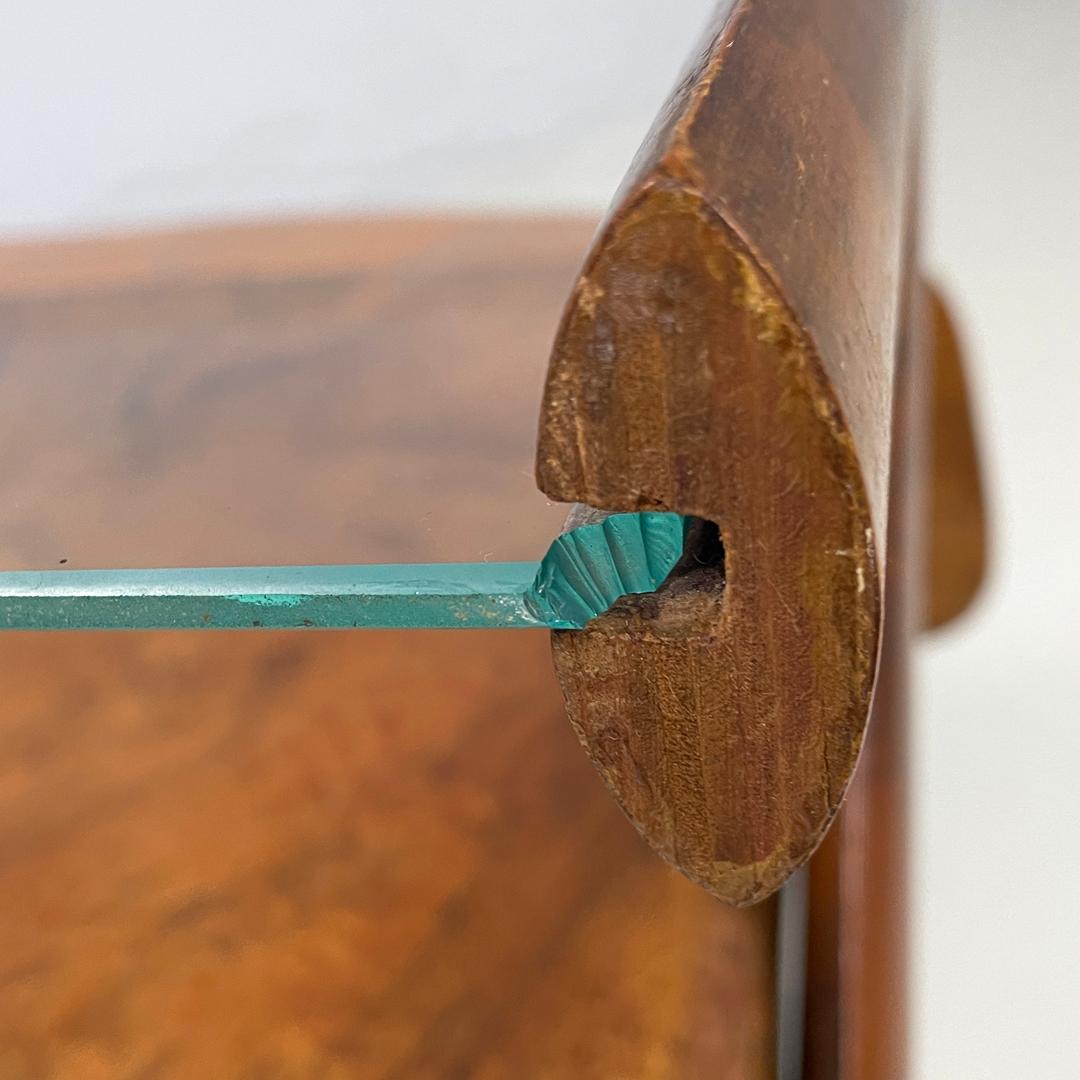 Italian mid-century modern wooden and brass nightstands with glass top, 1950s For Sale 6
