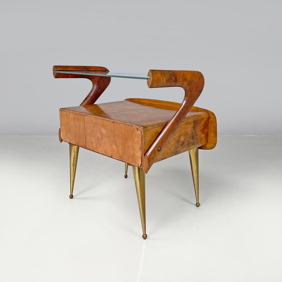 Italian mid-century modern wooden and brass nightstands with glass top, 1950s For Sale 1