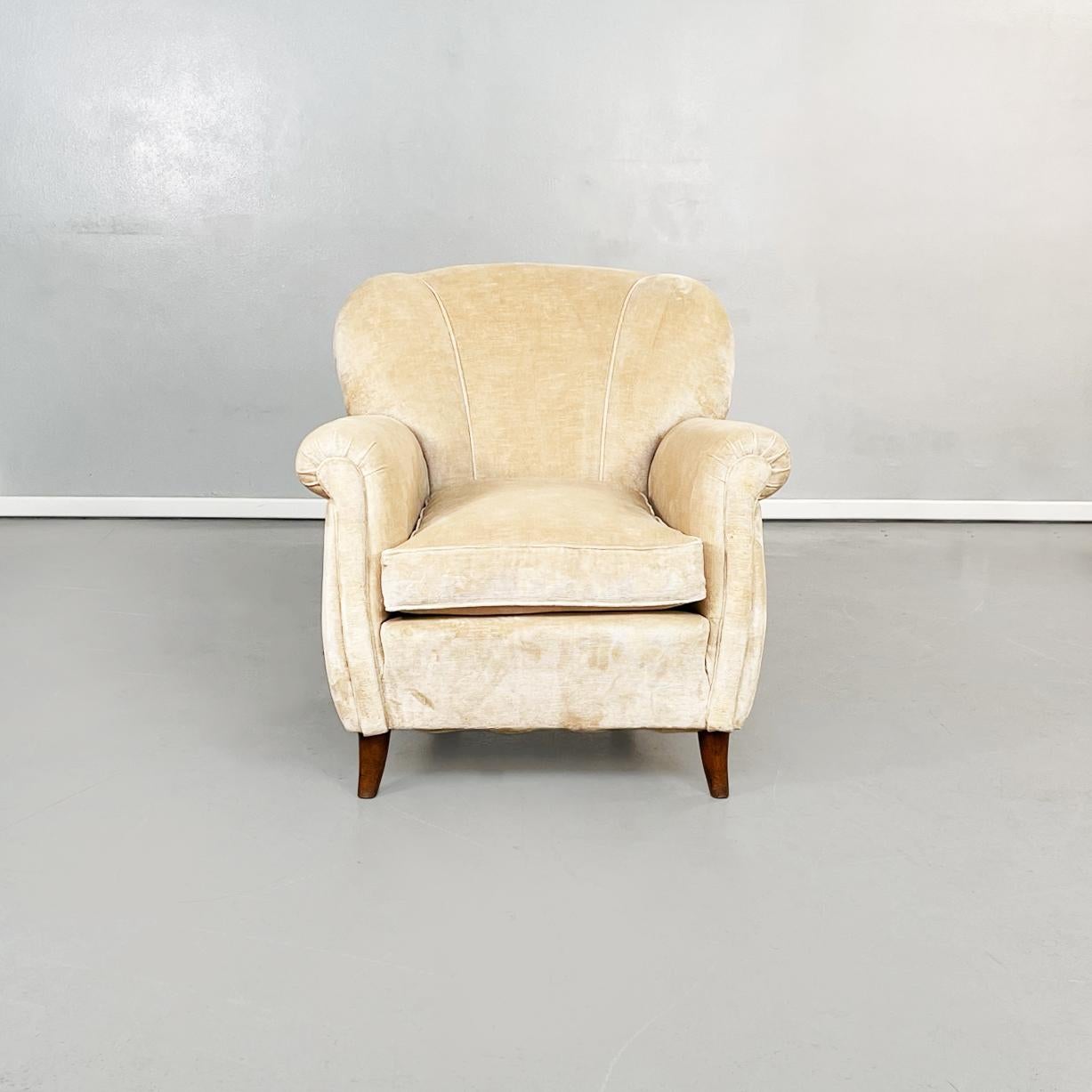 Italian Mid-Century Modern wooden armchairs in beige fabric, 1960s.
Pair of armchairs in beige fabric and wooden structure. The armchair has a cushion on the seat that follows the shape of the backrest. The back has several vertical seams that give