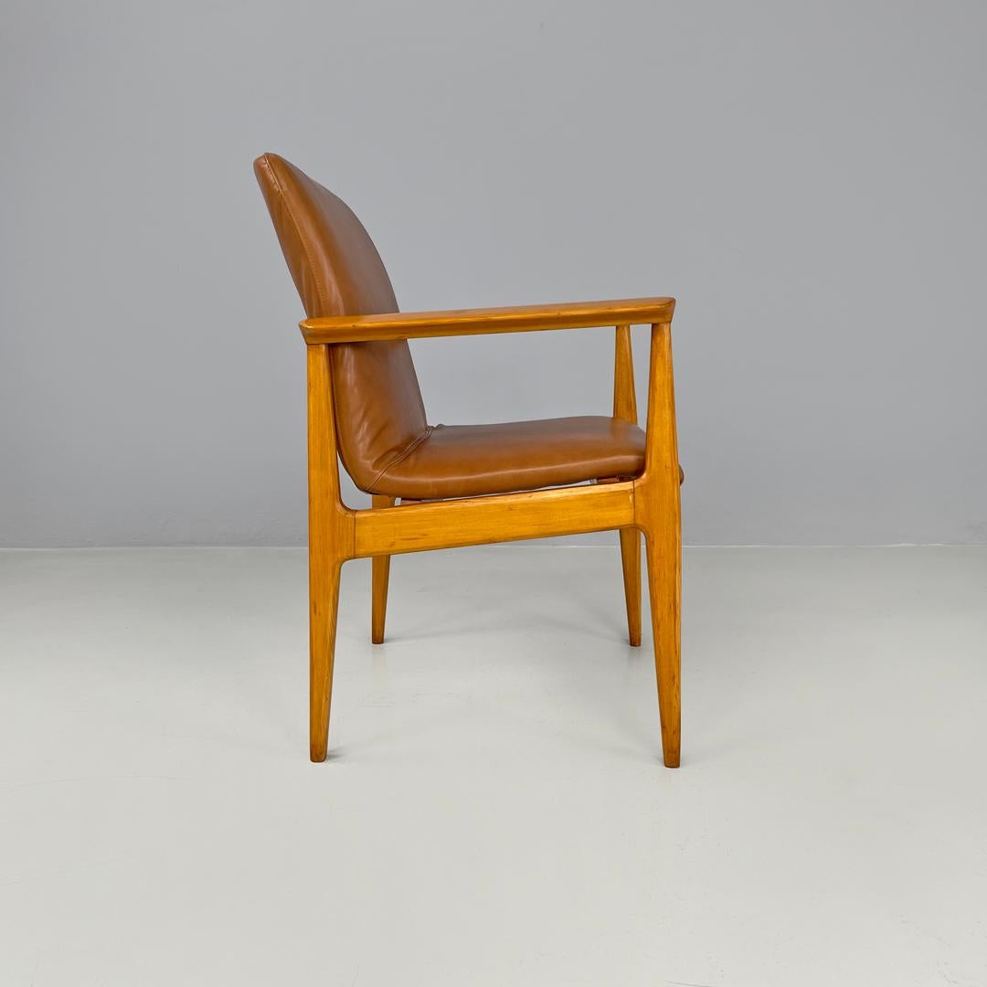 Italian mid-century modern wooden brown leather armchair Anonima Castelli 1960s In Good Condition In MIlano, IT