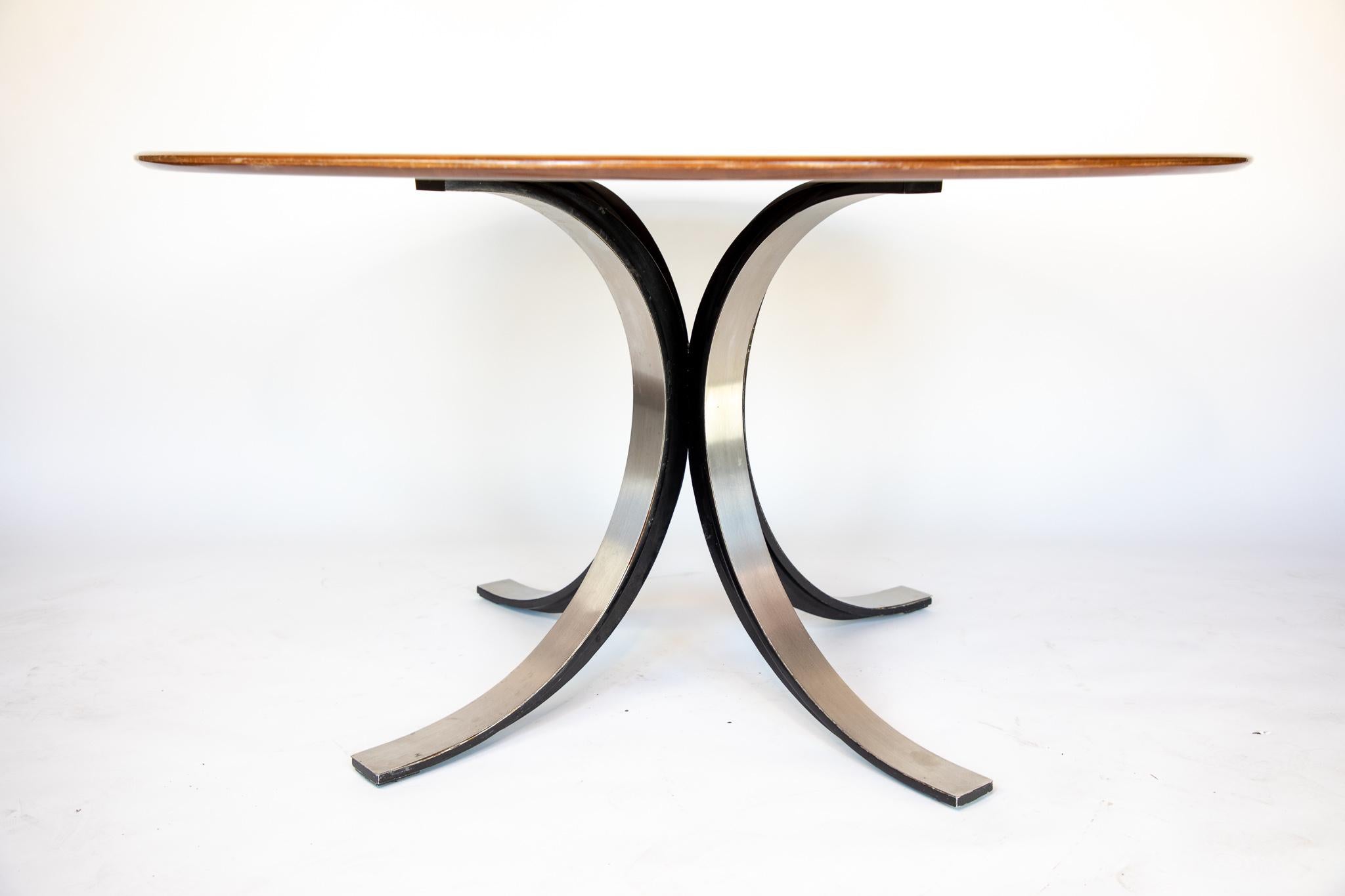 Lounge or Dining Table T69 by Osvaldo Borsani for Tecno, Rosewood, Italy 1960s.

This iconic mid-century Italian dining or lounge table named 