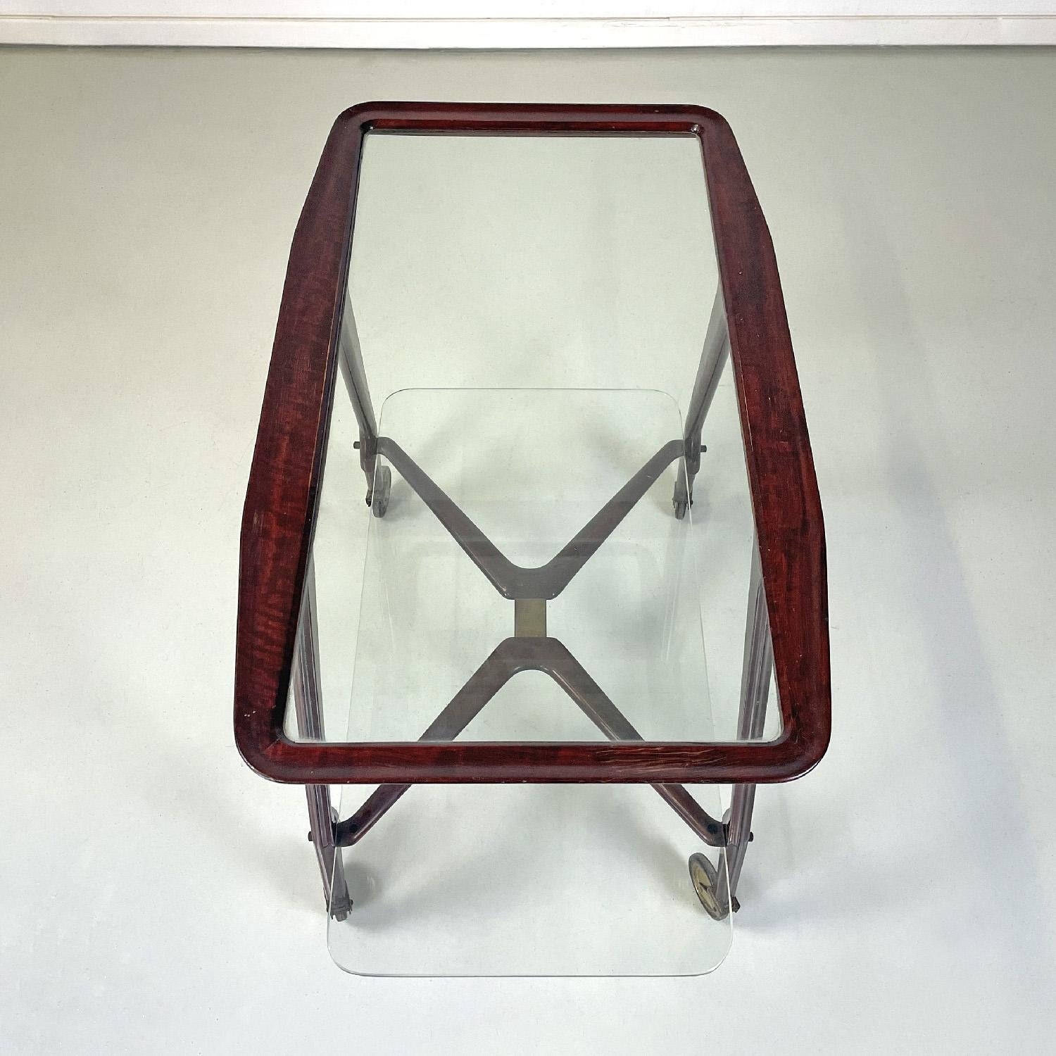 Italian mid-century modern wooden cart two glass tops and brass wheels, 1950s In Good Condition For Sale In MIlano, IT