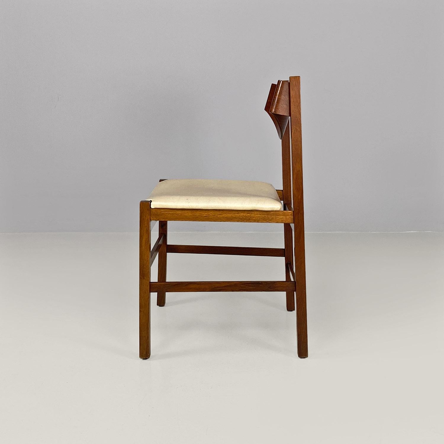 Italiano Sedia italiana moderna di metà secolo in legno con seduta quadrata in pelle, anni '60 in vendita